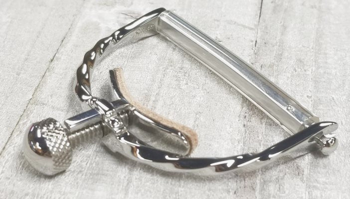 New Twist Frame Guitar Capo from Elliott!