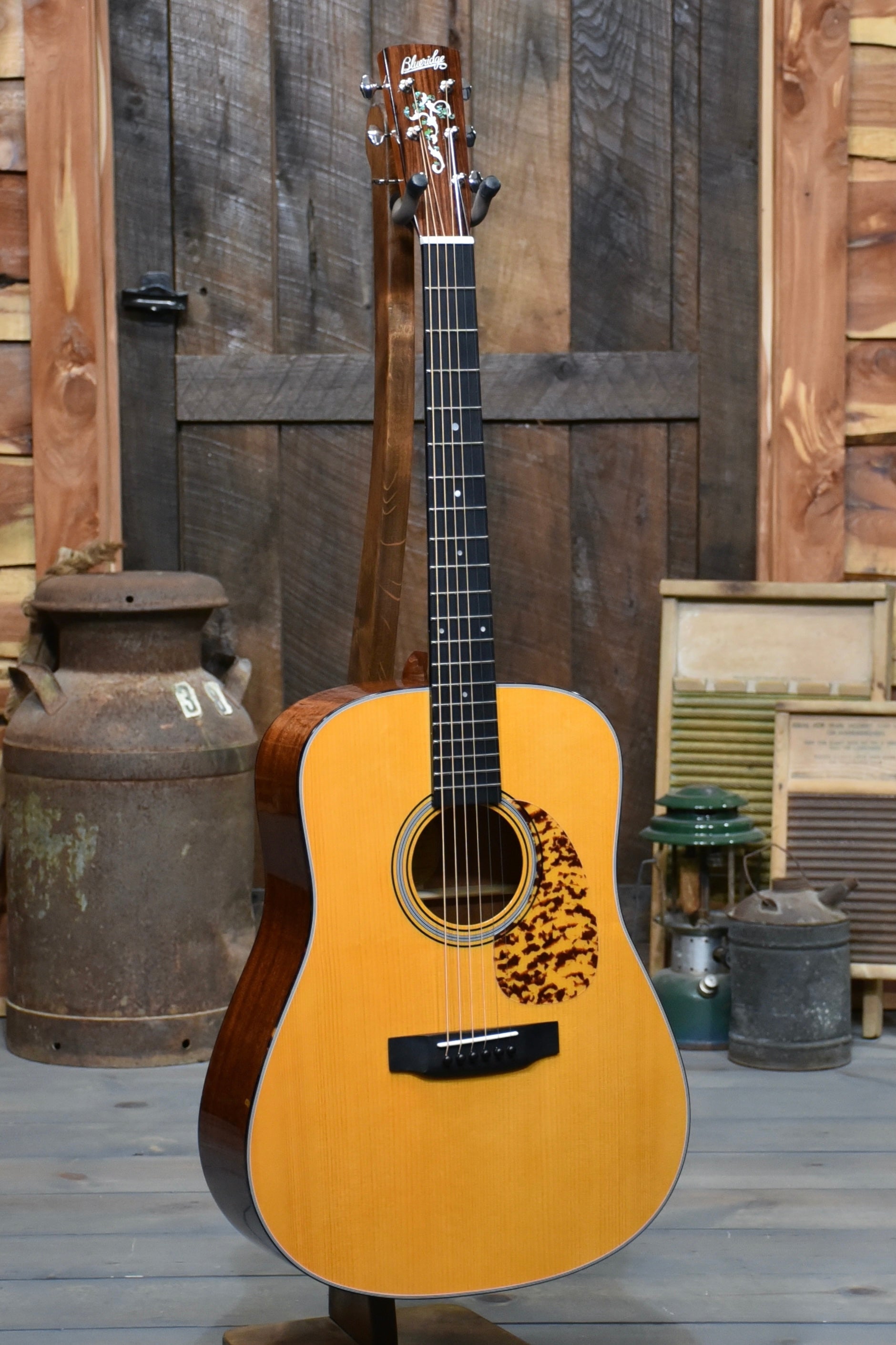 Blueridge BR-240 Pre War Series Dreadnought Guitar With Case
