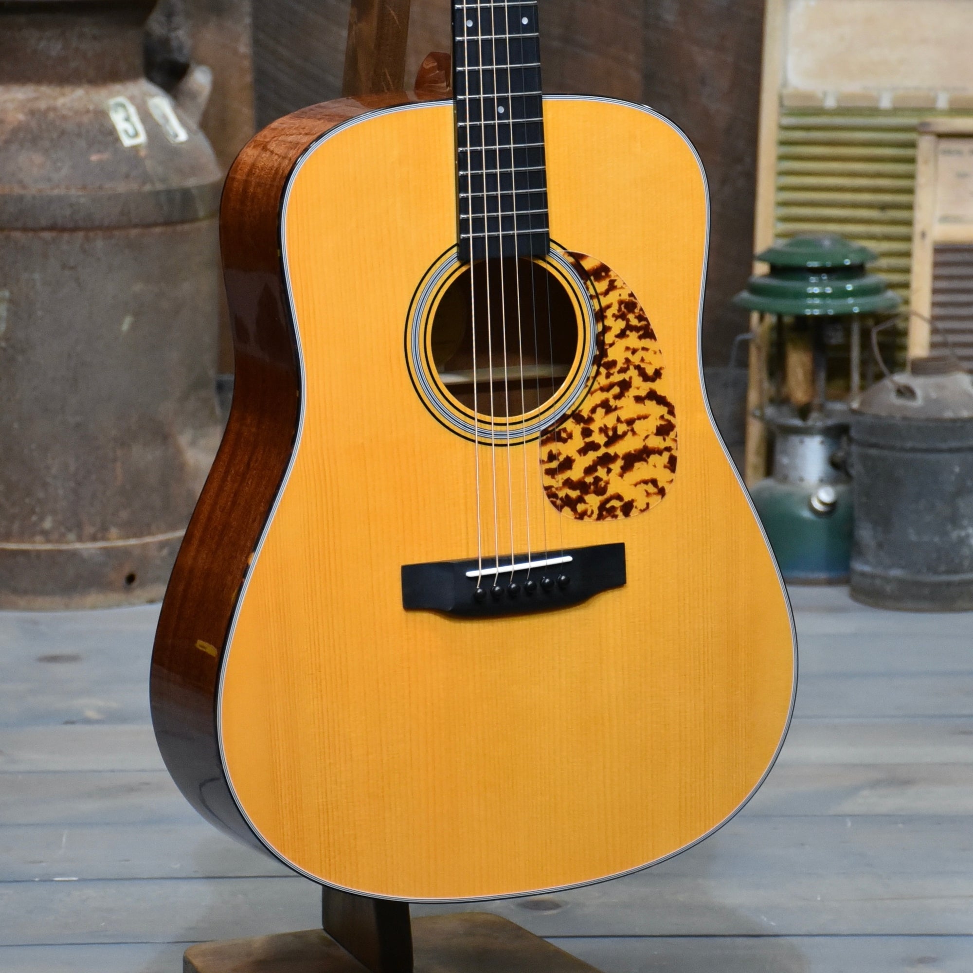 Blueridge BR-240 Pre War Series Dreadnought Guitar With Case