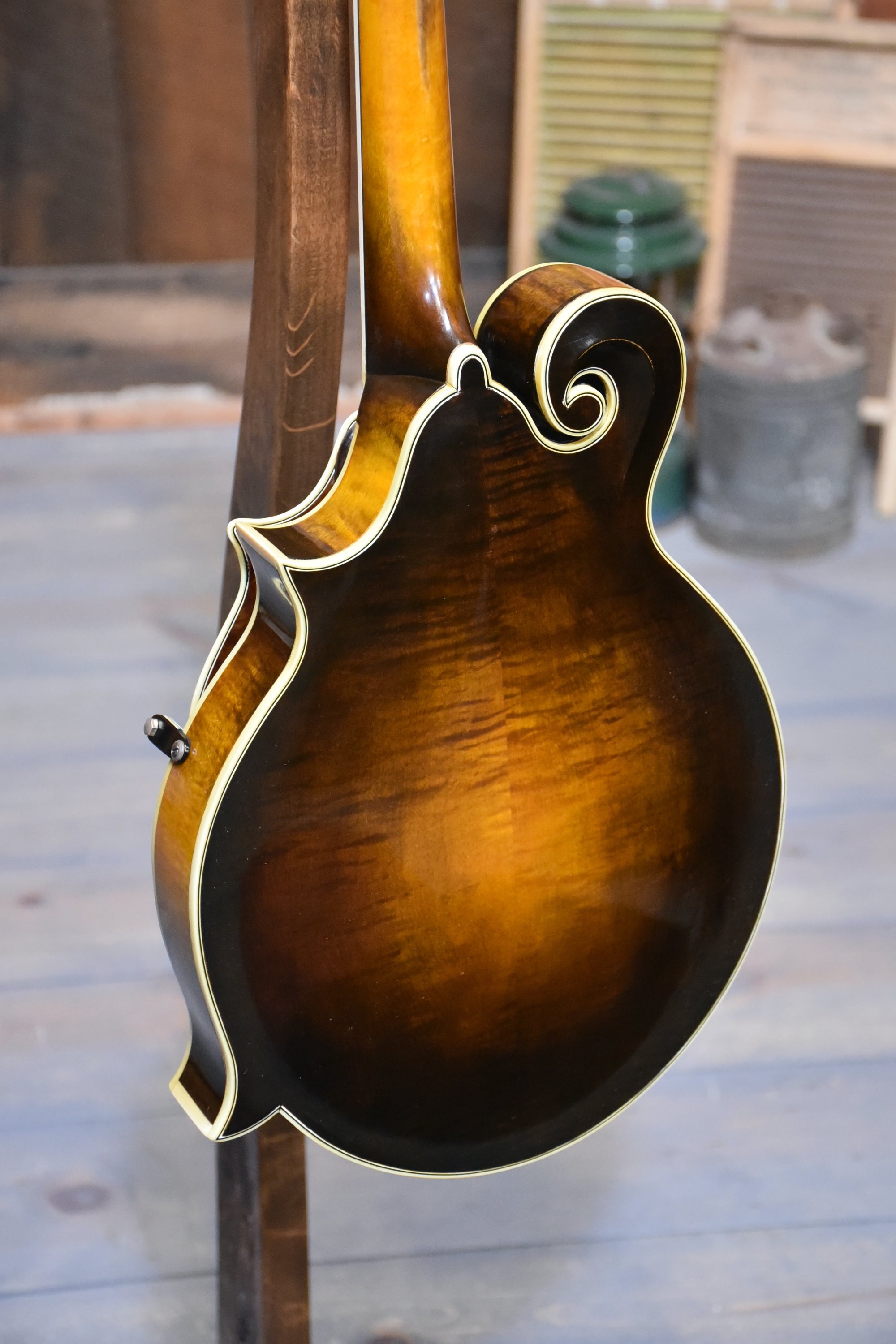 Pre-Owned 1924 Gibson Lloyd Loar Mandolin With Case