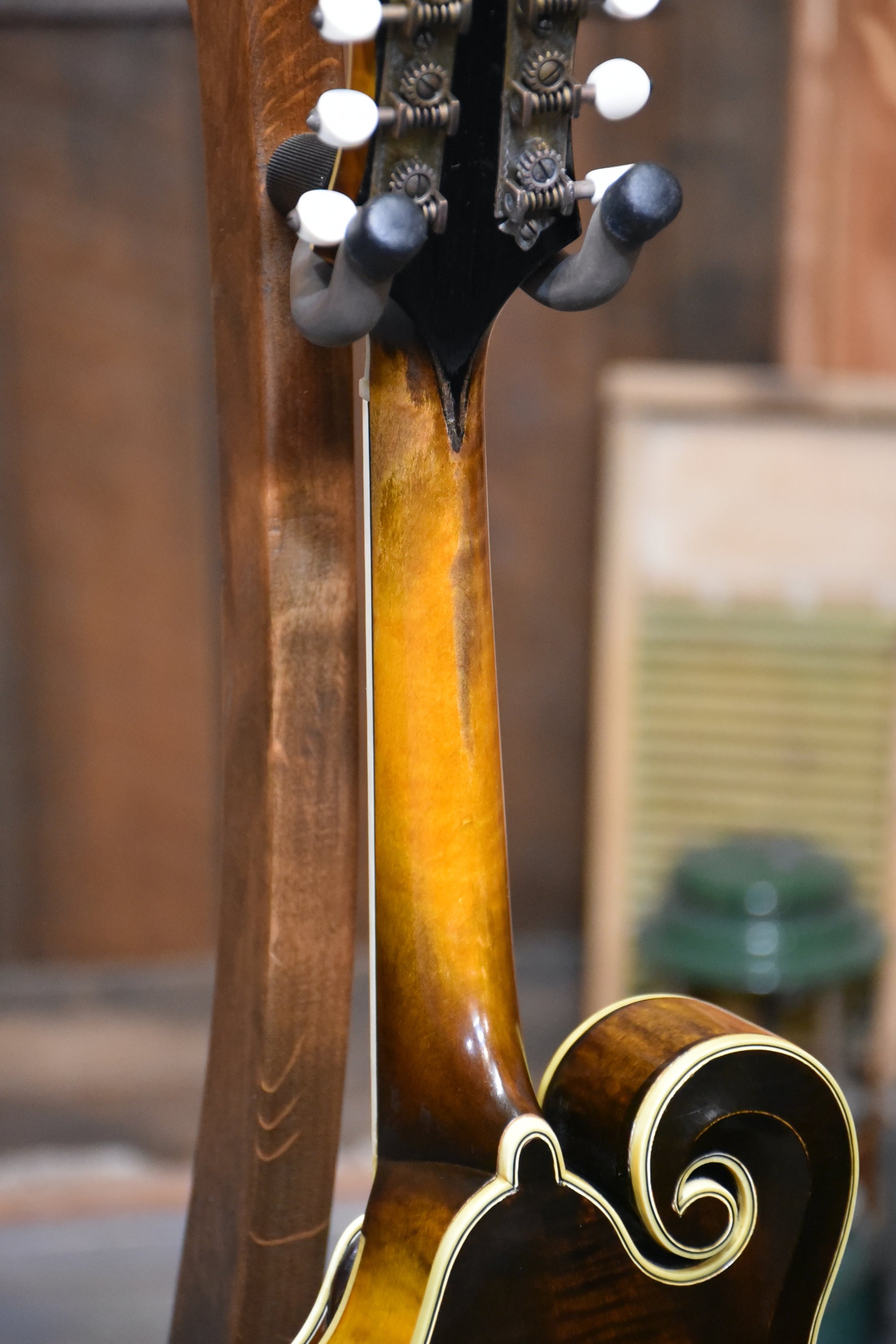 Pre-Owned 1924 Gibson Lloyd Loar Mandolin With Case