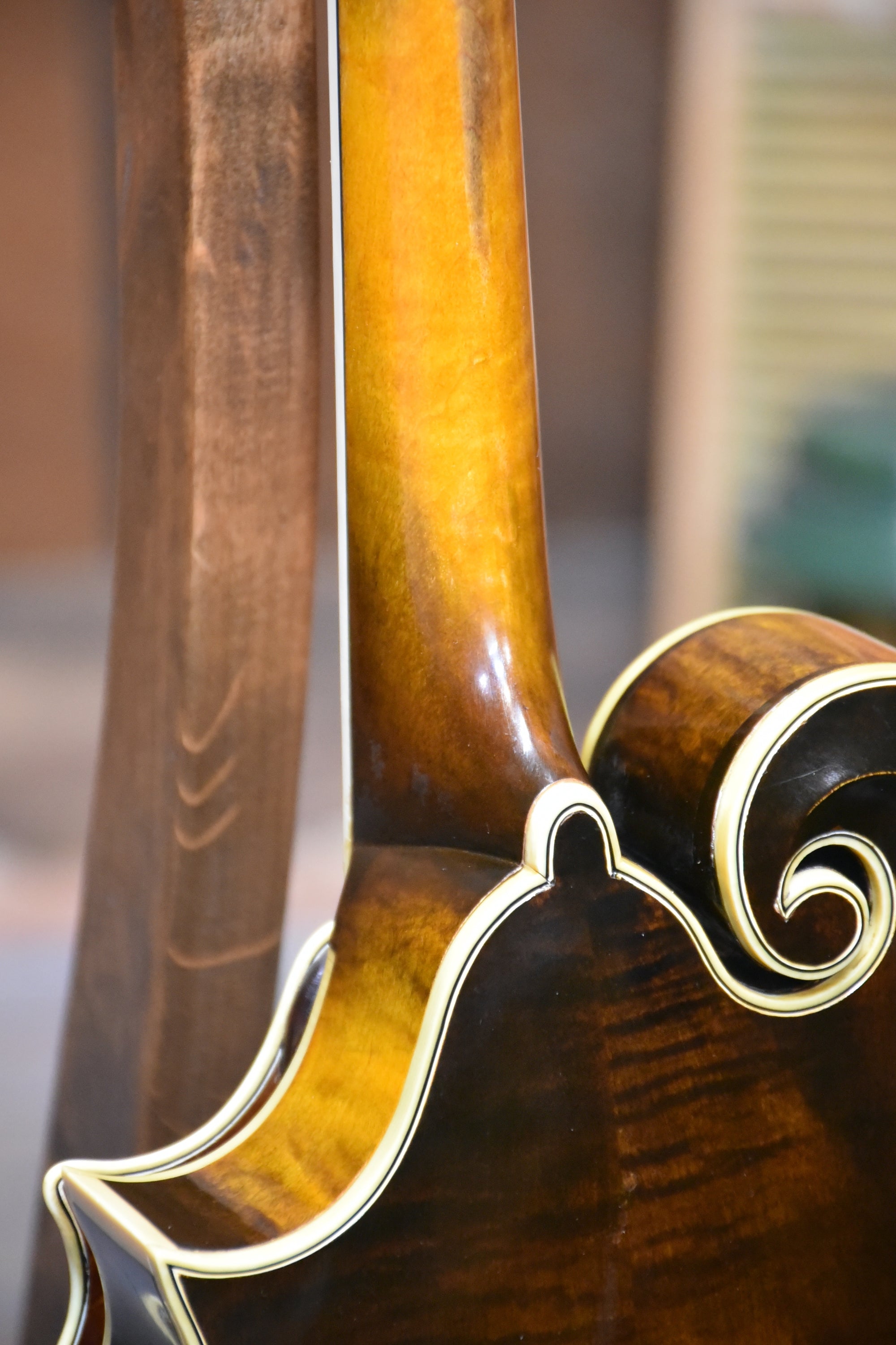 Pre-Owned 1924 Gibson Lloyd Loar Mandolin With Case