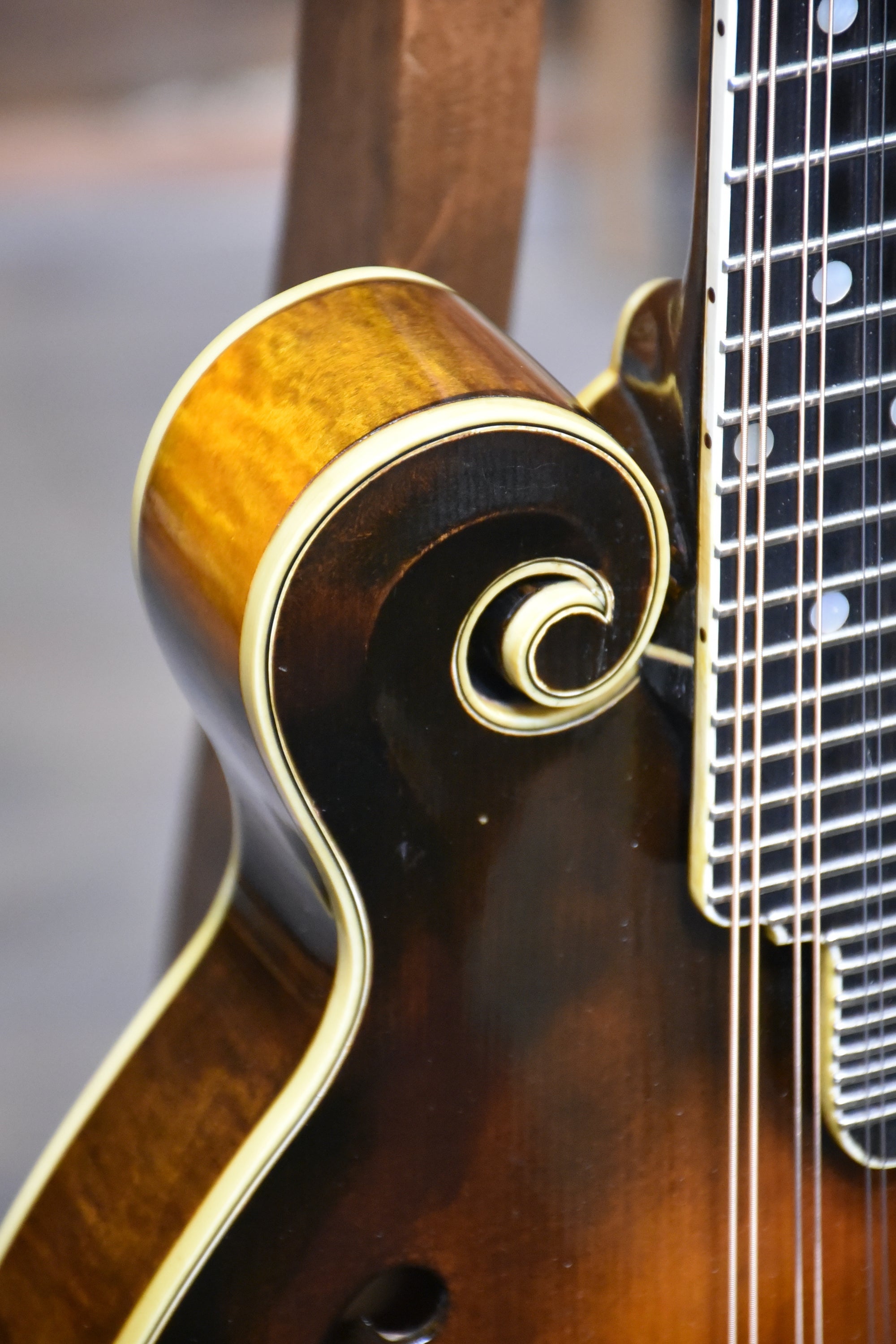 Pre-Owned 1924 Gibson Lloyd Loar Mandolin With Case