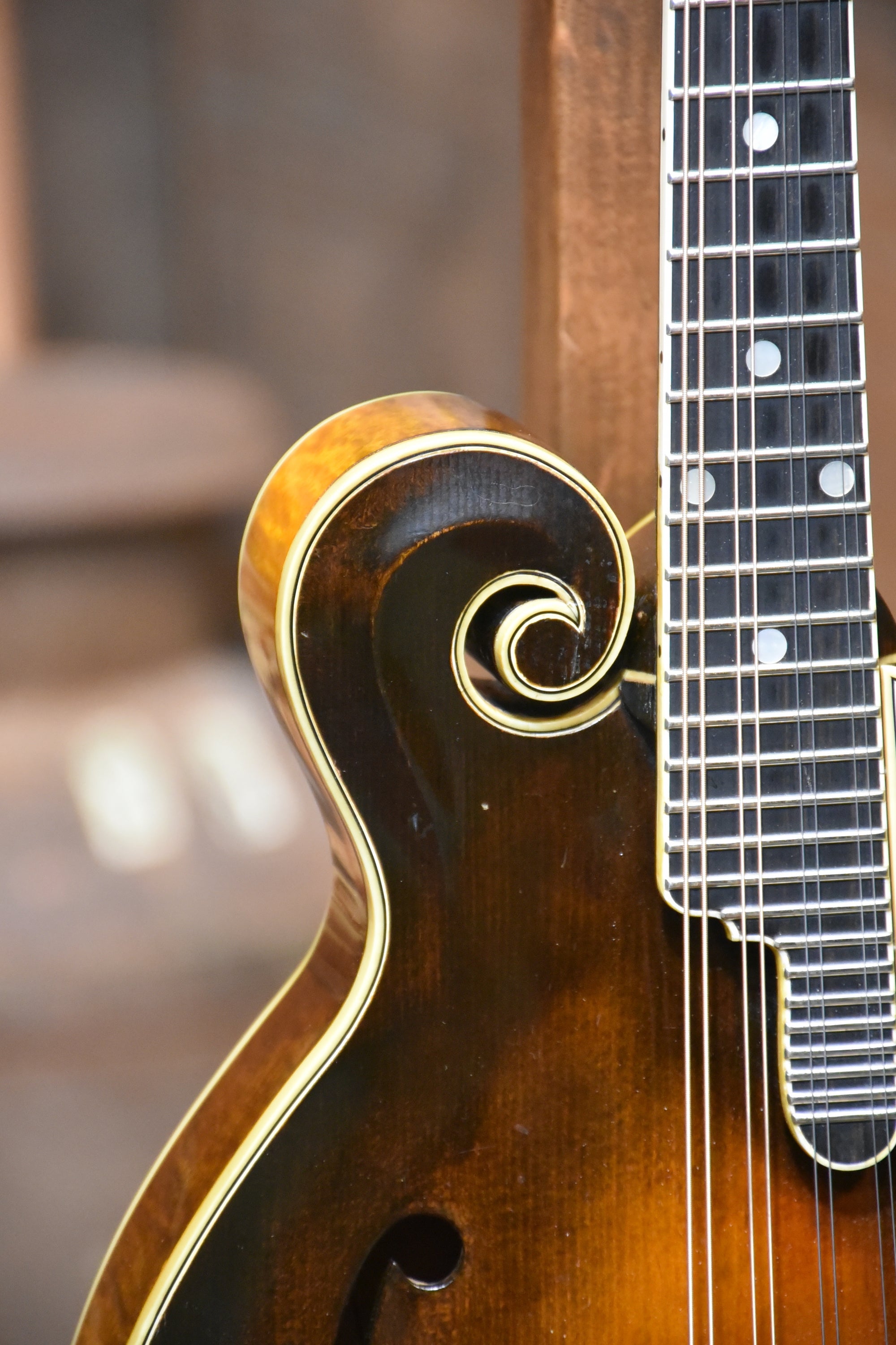 Pre-Owned 1924 Gibson Lloyd Loar Mandolin With Case