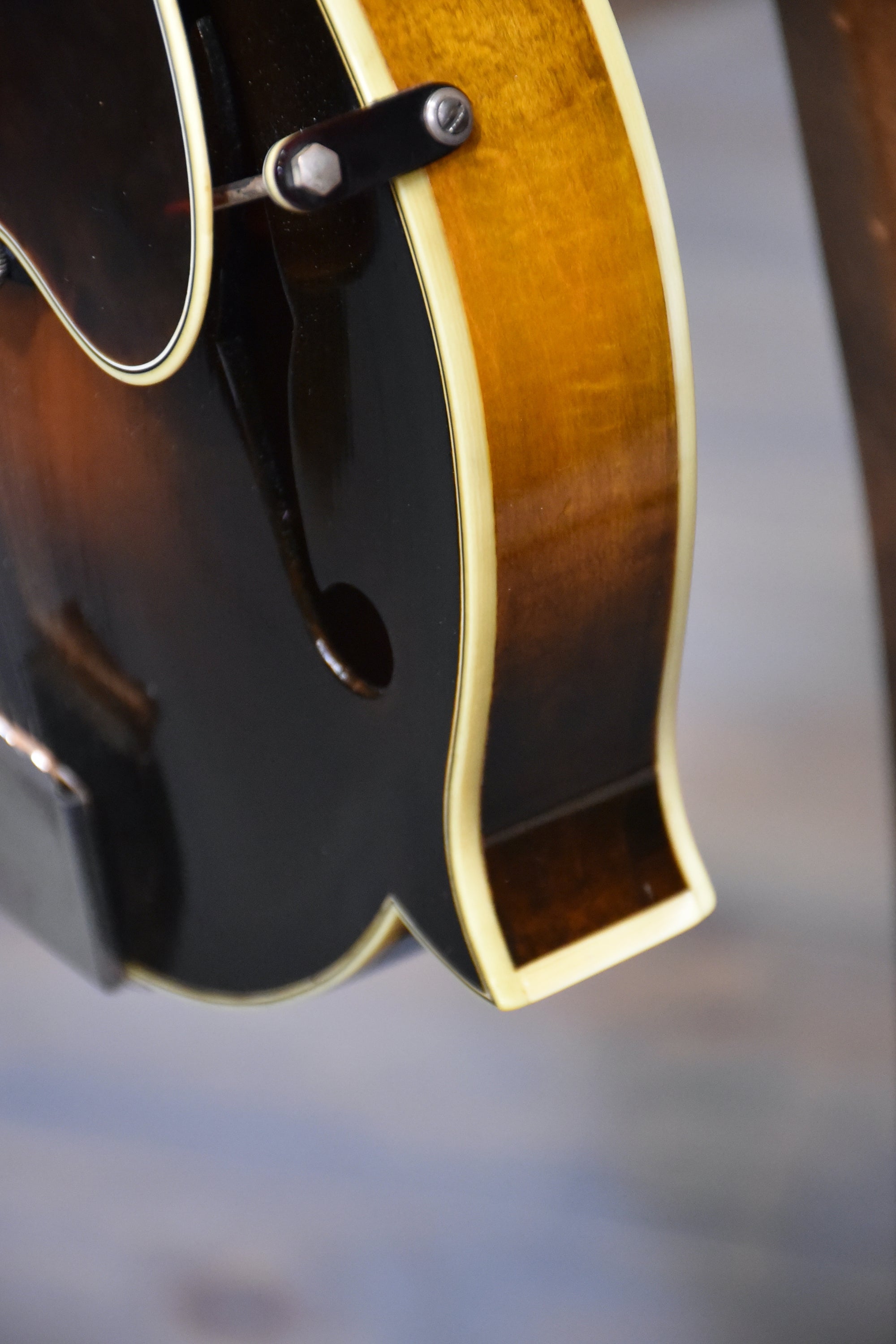 Pre-Owned 1924 Gibson Lloyd Loar Mandolin With Case