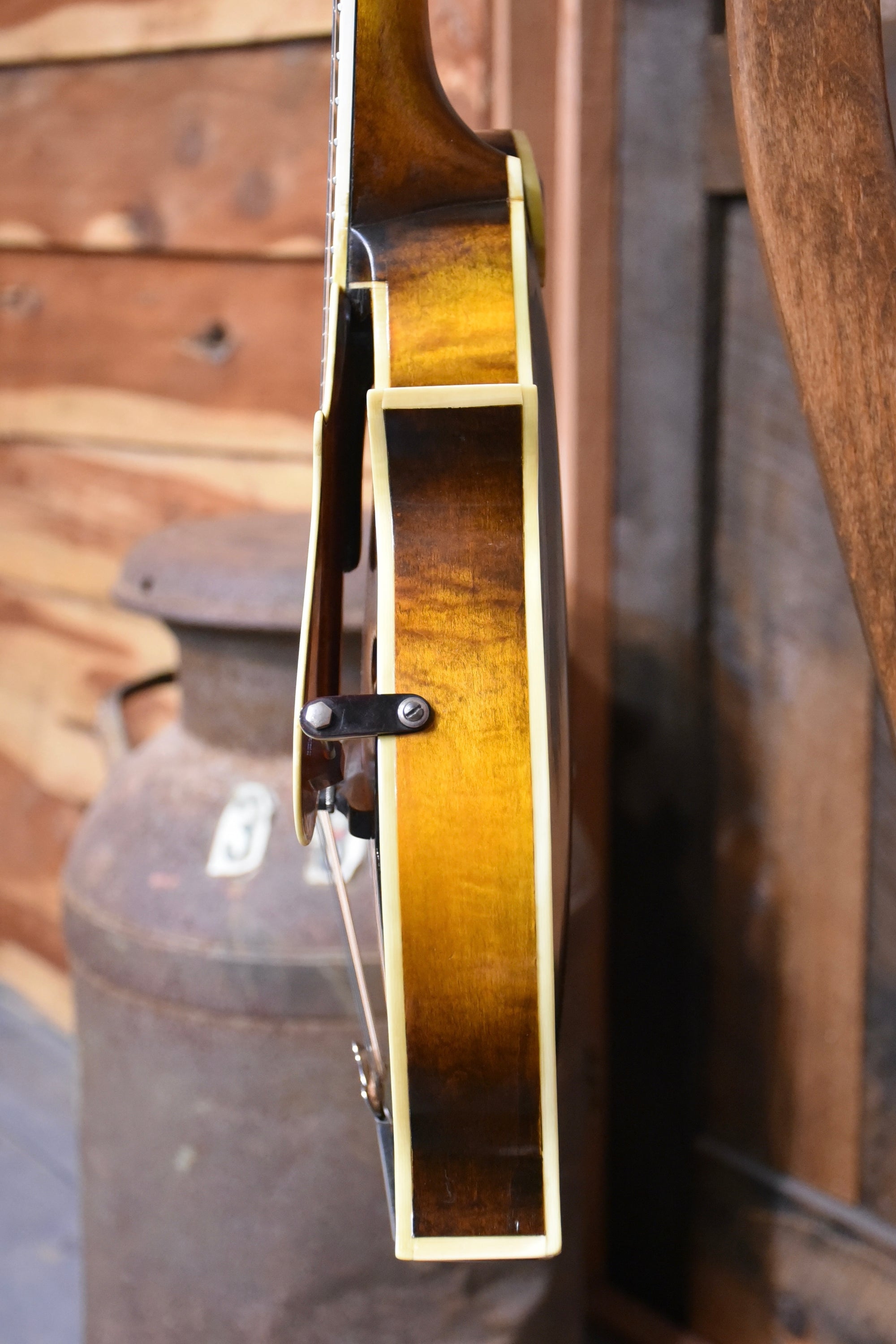 Pre-Owned 1924 Gibson Lloyd Loar Mandolin With Case