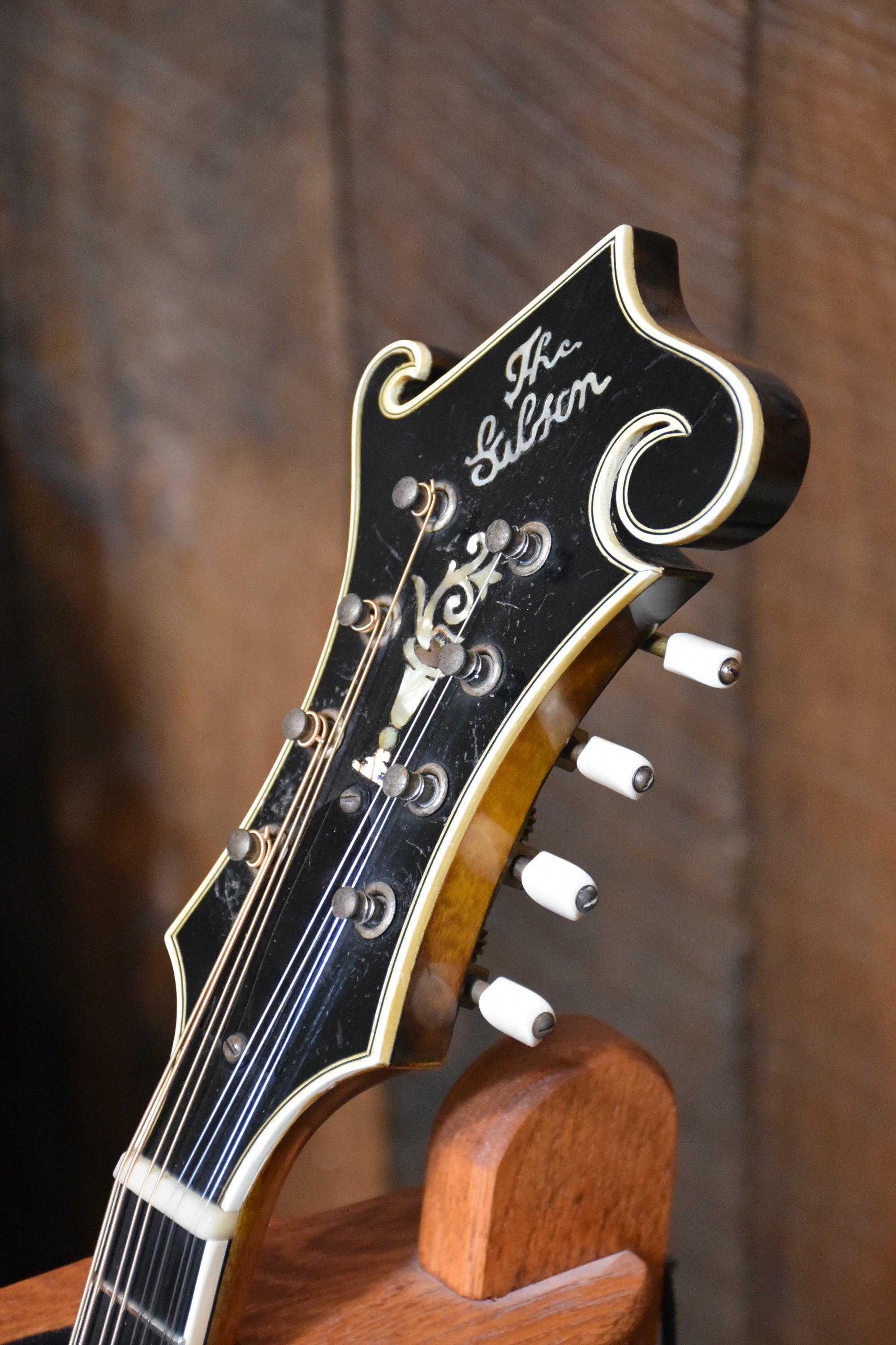 Pre-Owned 1924 Gibson Lloyd Loar Mandolin With Case