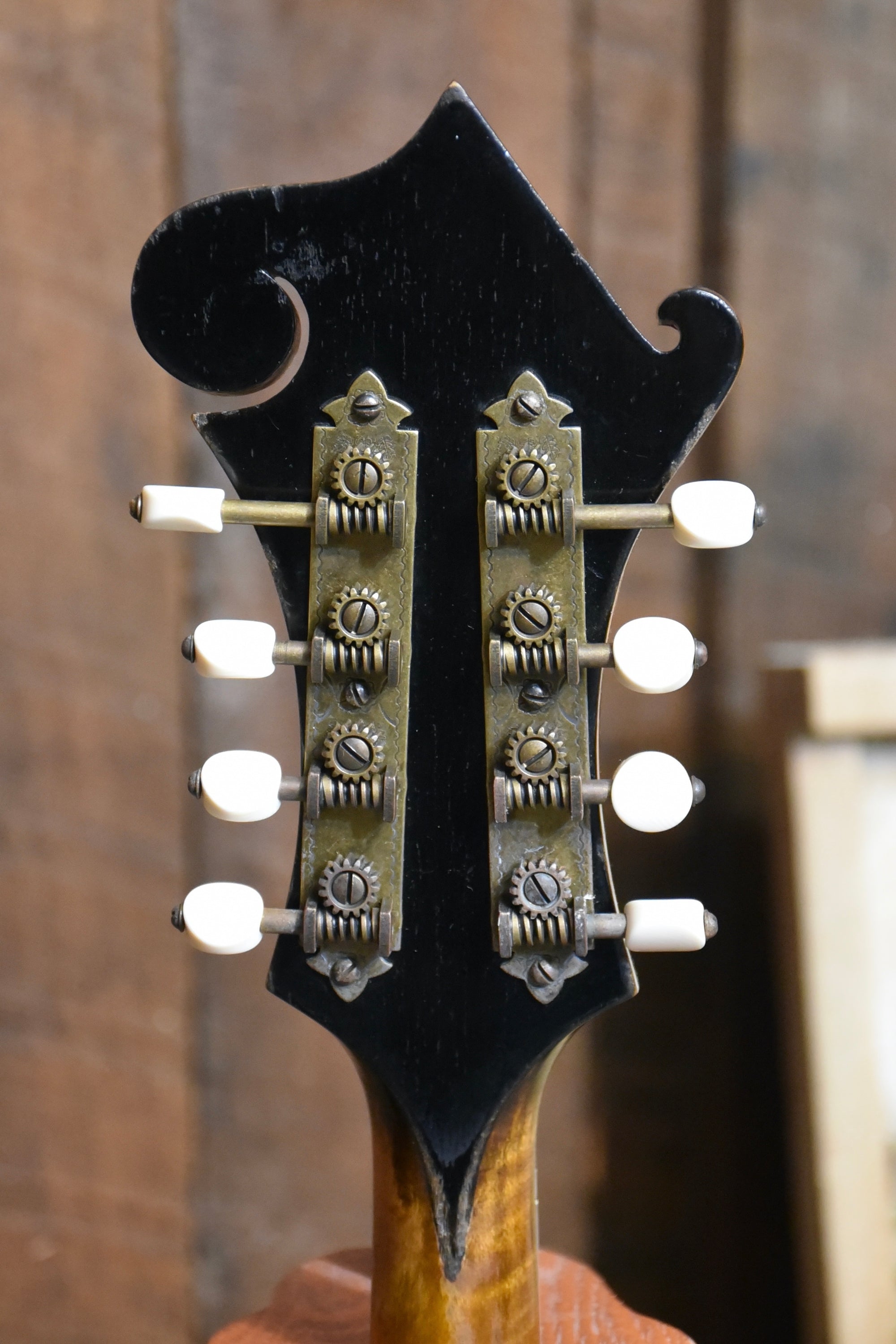 Pre-Owned 1924 Gibson Lloyd Loar Mandolin With Case