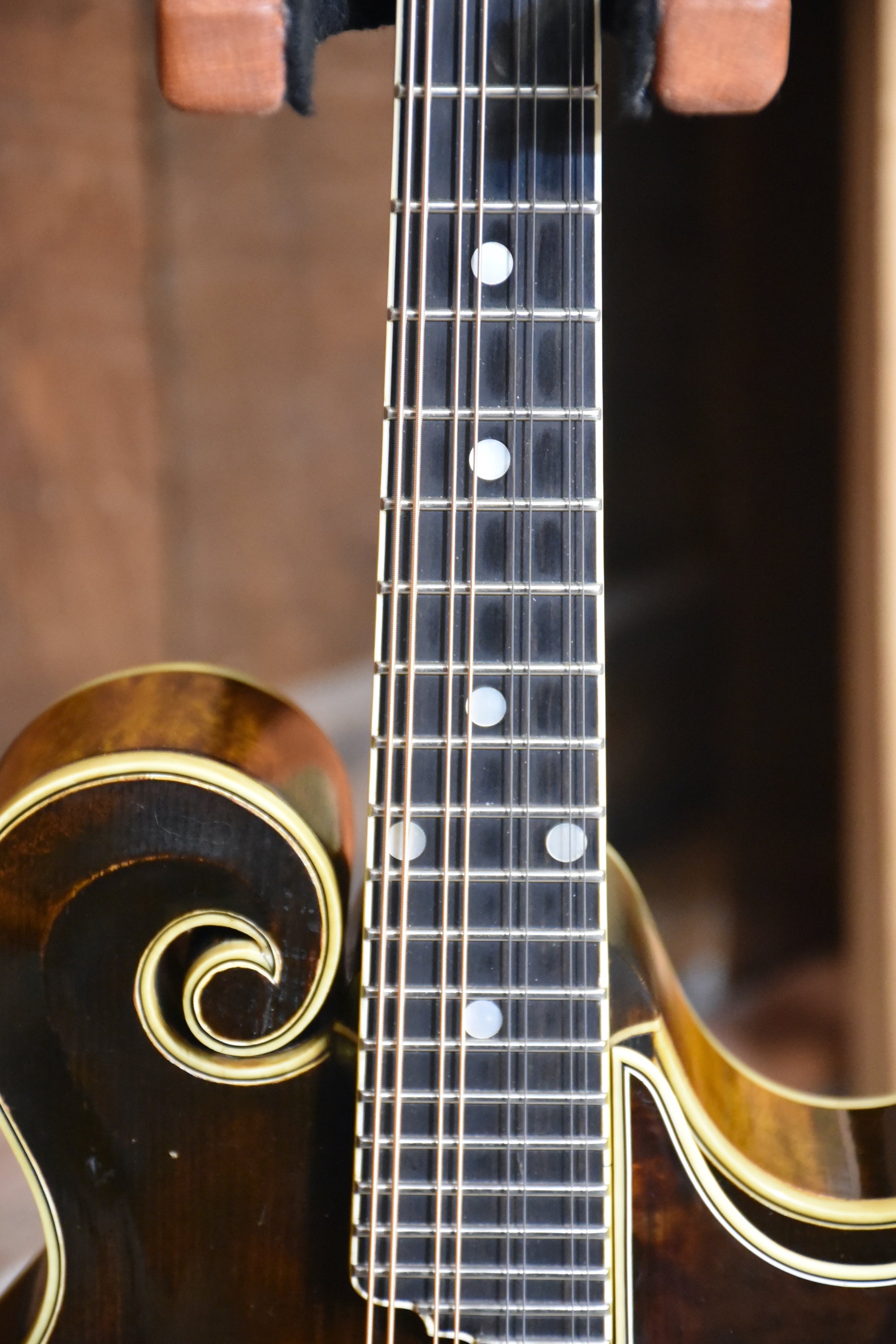 Pre-Owned 1924 Gibson Lloyd Loar Mandolin With Case