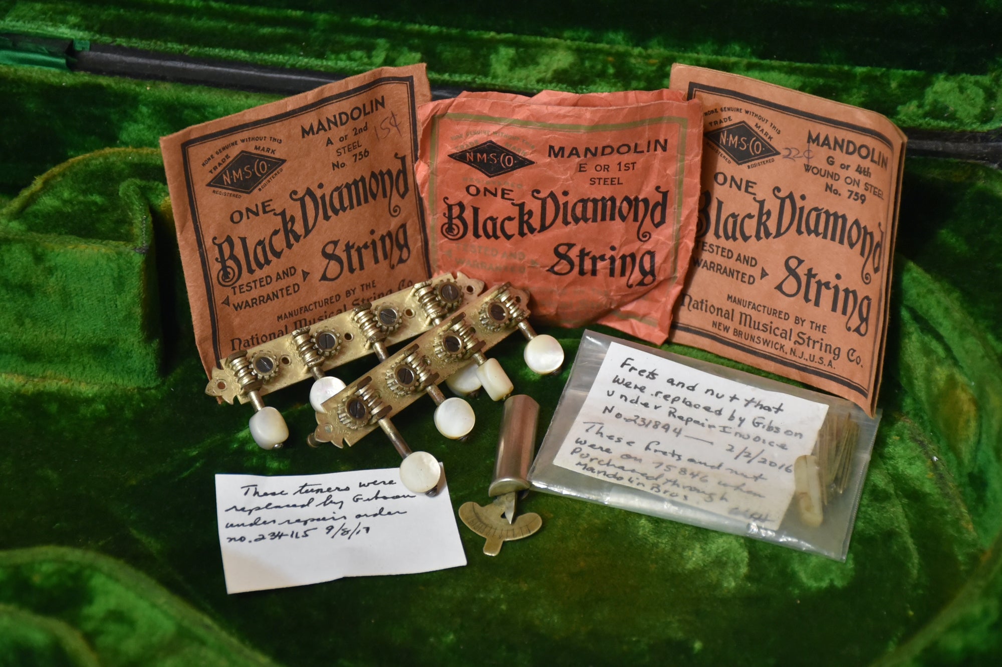 Pre-Owned 1924 Gibson Lloyd Loar Mandolin With Case