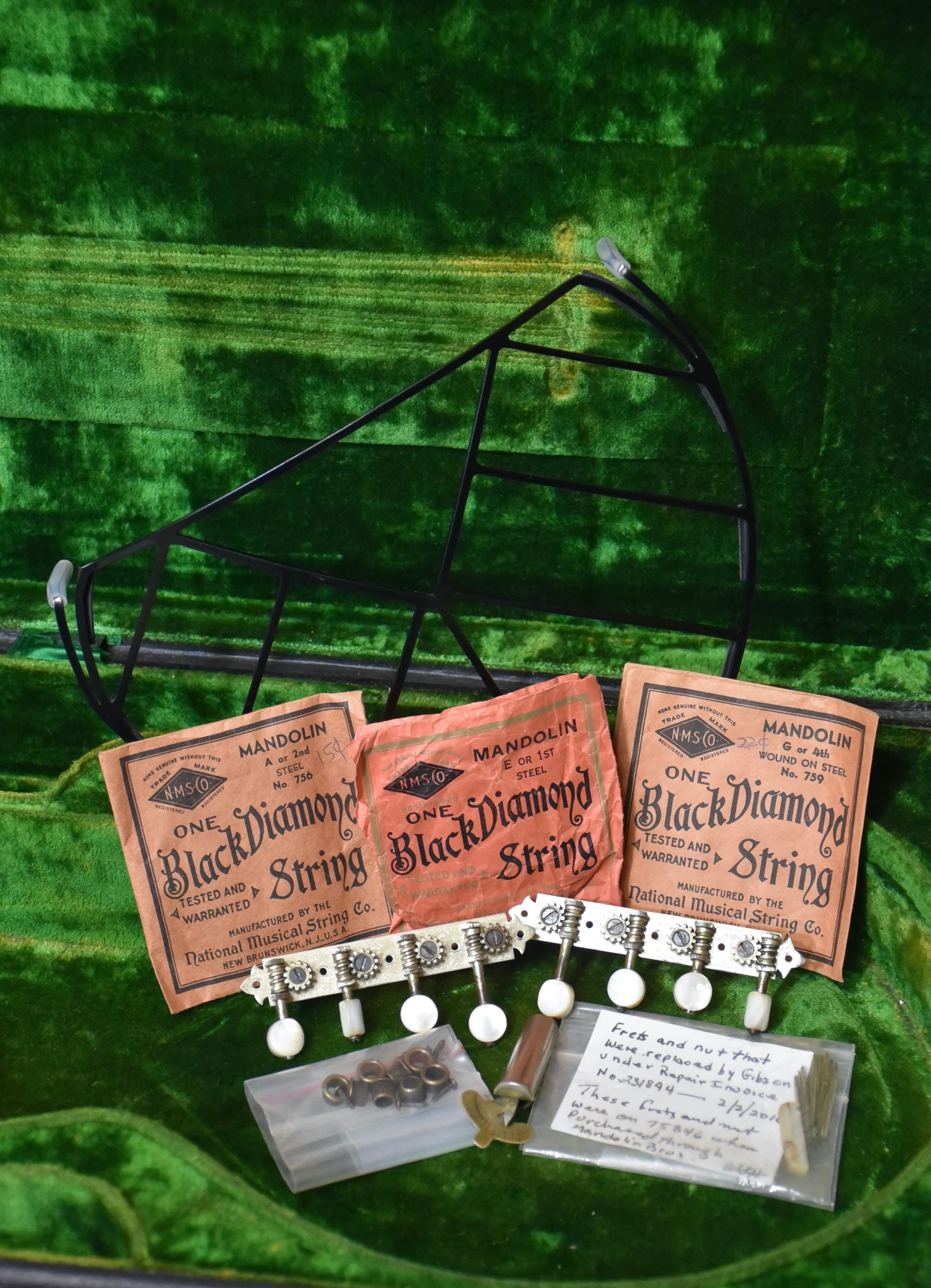 Pre-Owned 1924 Gibson Lloyd Loar Mandolin With Case