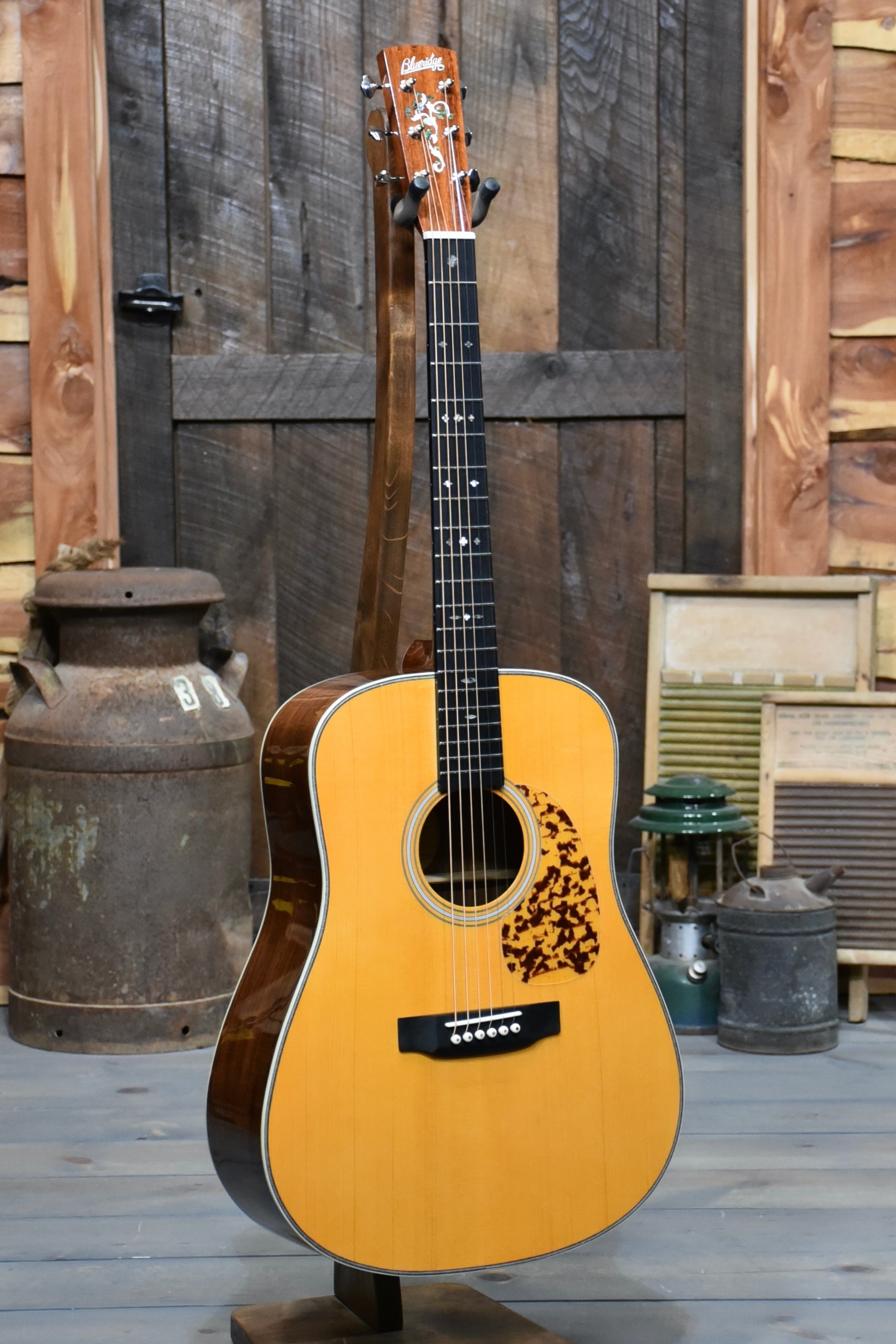 Blueridge BR-260 Pre War Series Dreadnought Guitar With Case