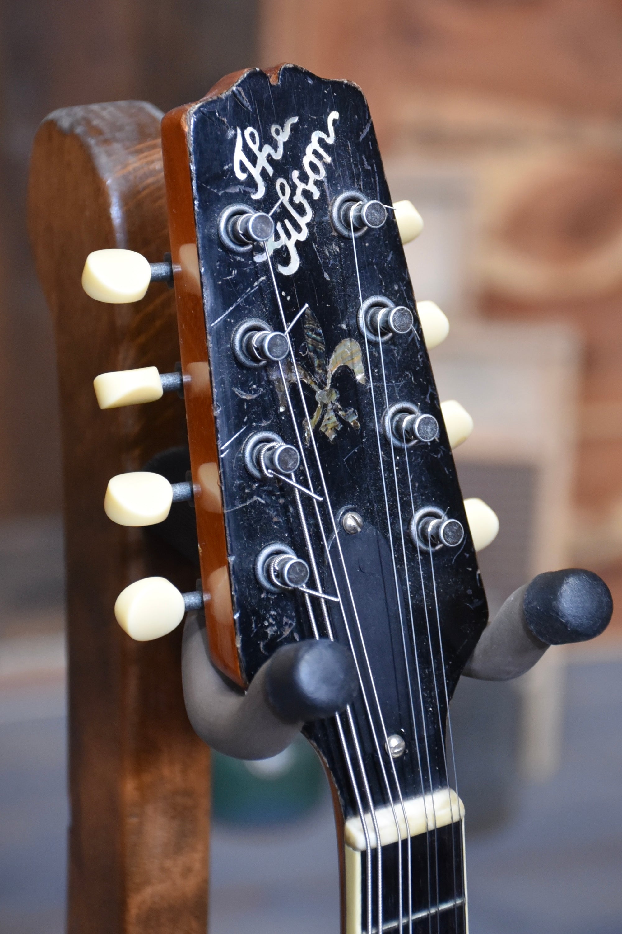 Pre-Owned Gibson 1923 A4 "Snakehead" Mandolin with Hoffee Case