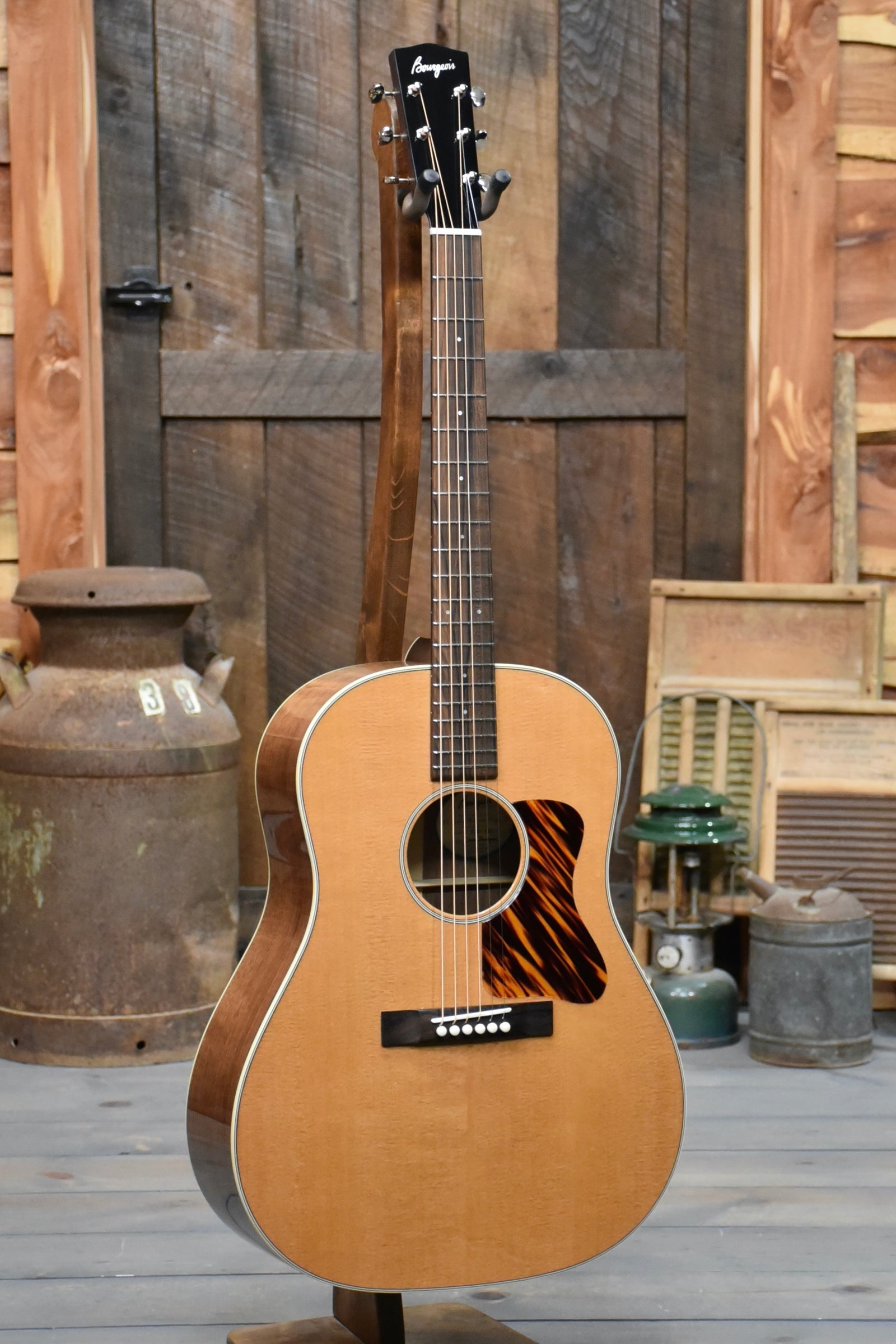 Bourgeois SDS/DE-Walnut-LE Down East Series Slope Shoulder Dreadnought Guitar With Case