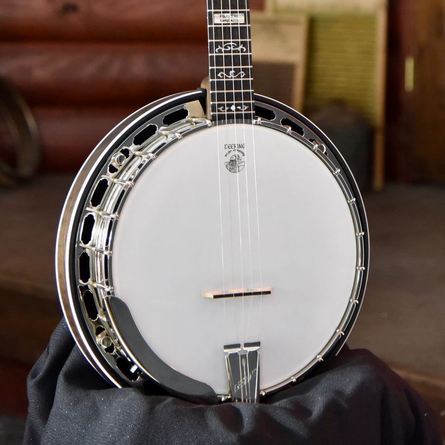 Deering Rustic Wreath 5-String Maple Bluegrass Banjo With Case