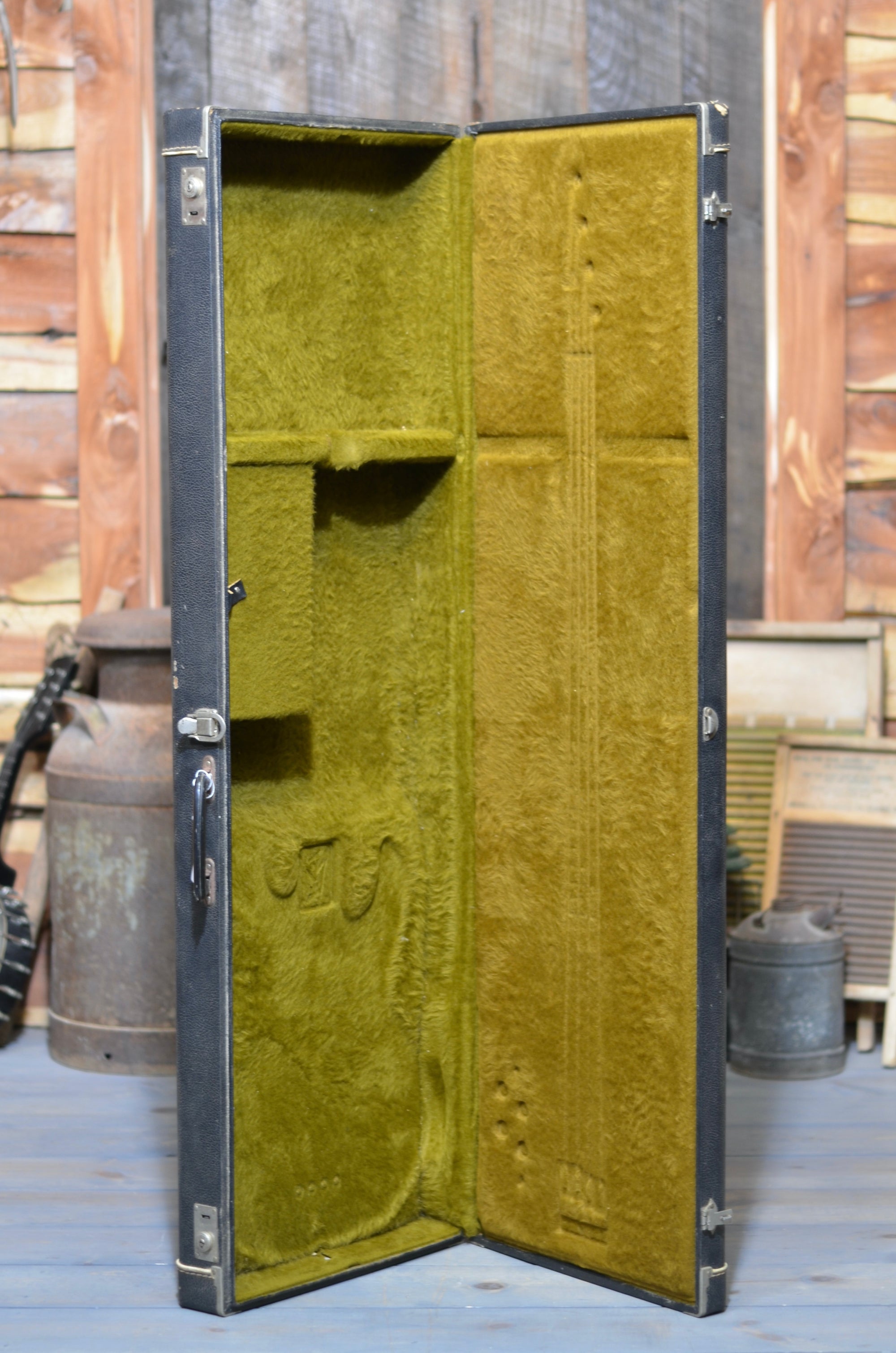 Pre-Owned Peavey T-40 Electric Bass With Case