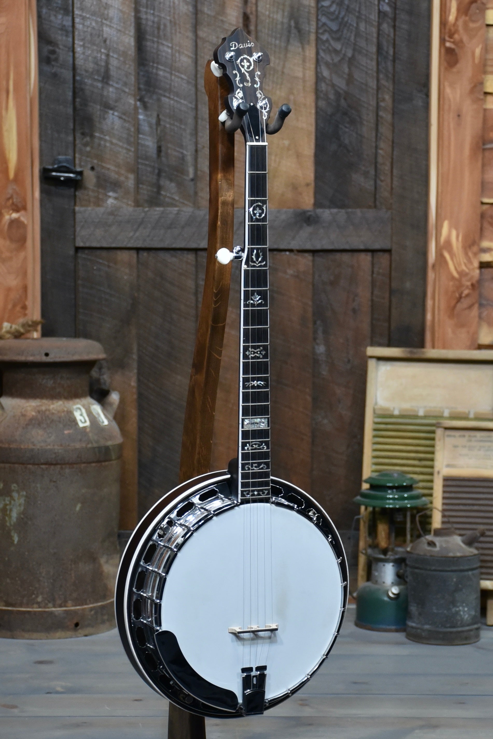 Pre-Owned Davis Vintage Tone VT-4 Walnut Banjo With Case