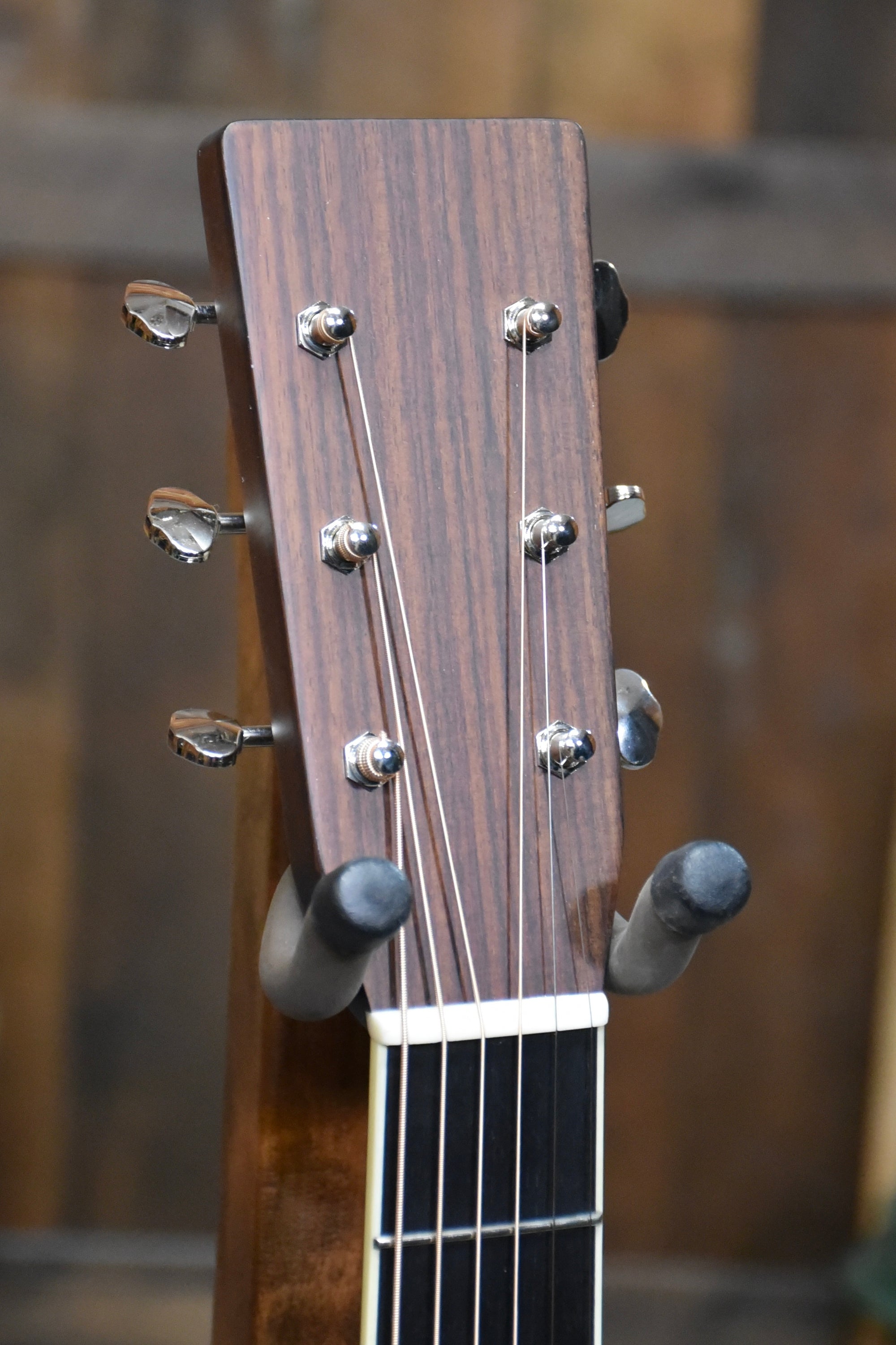 Eastman E20D-TC-LSH Large Sound Hole Dreadnought Acoustic Guitar With Case