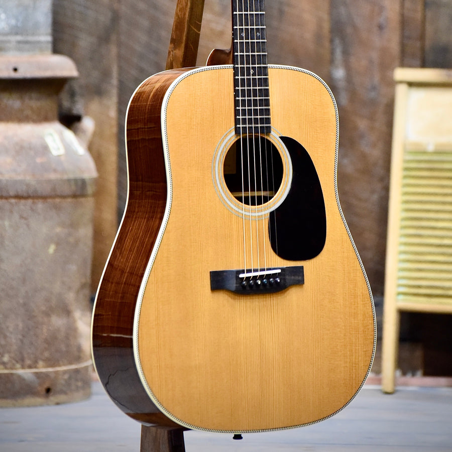 Eastman E20D-TC Dreadnought Acoustic Guitar With Case