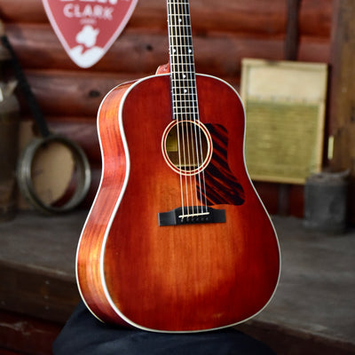 Eastman E10SS/V Slope Shoulder Acoustic Guitar With Case