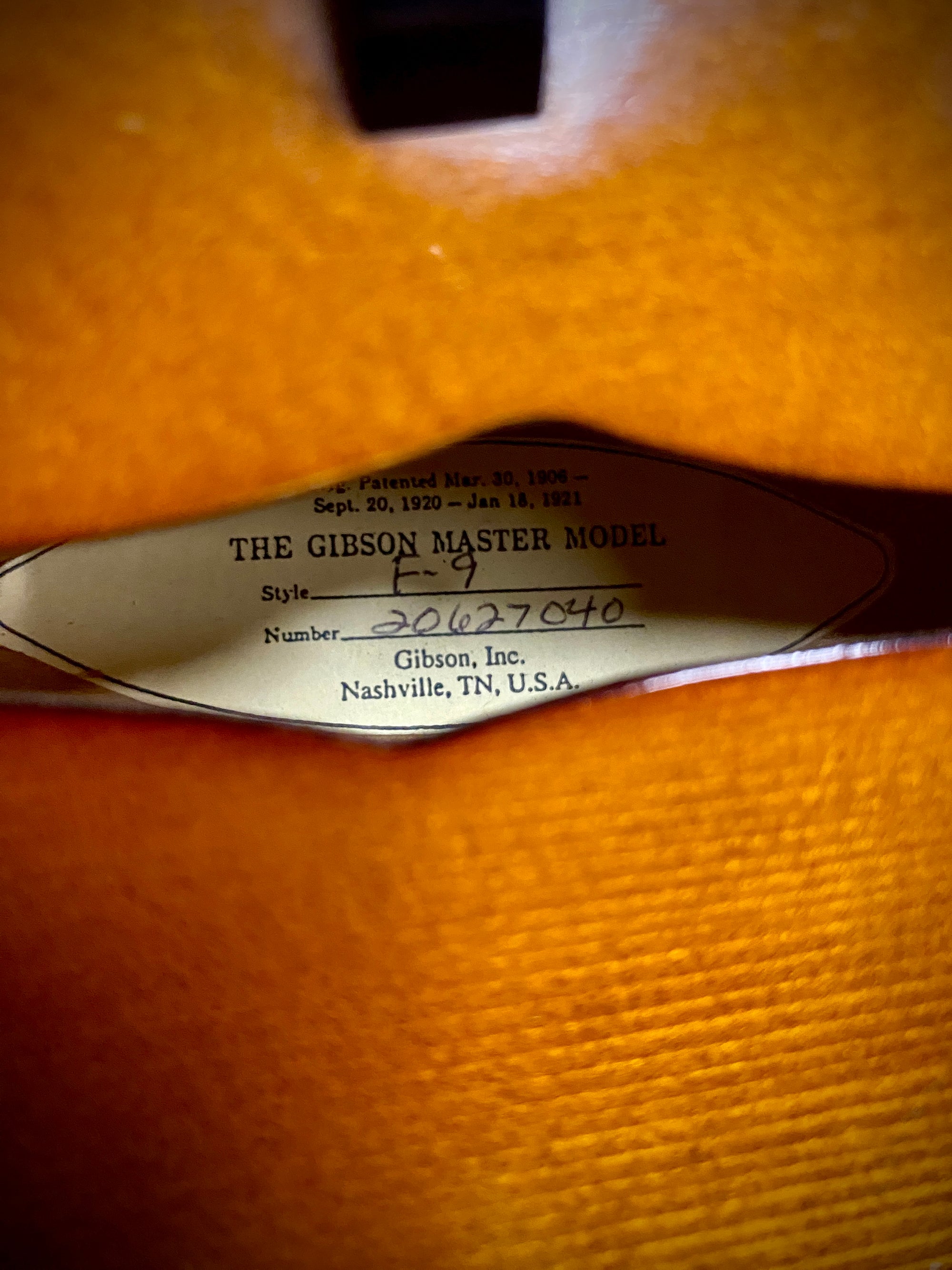 Pre-Owned Gibson Master Model F9 F-Style Mandolin With Case