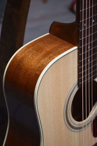 Gallagher Guitar Co. G-50 Dreadnought Guitar With Case