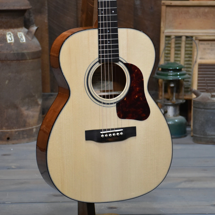 Gallagher Guitar Co. GA-50 Cherry Grand Auditorium Guitar With Case