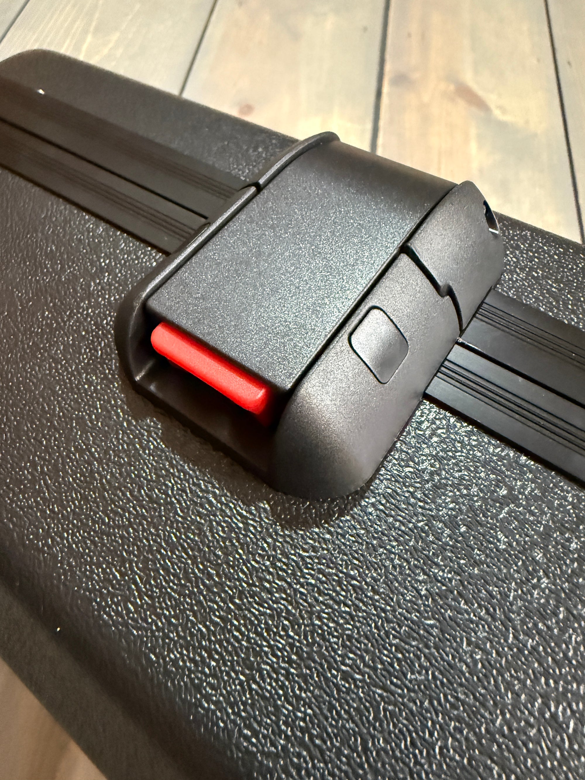 Gator ATA Molded Guitar Case With TSA latches for Acoustic Guitars