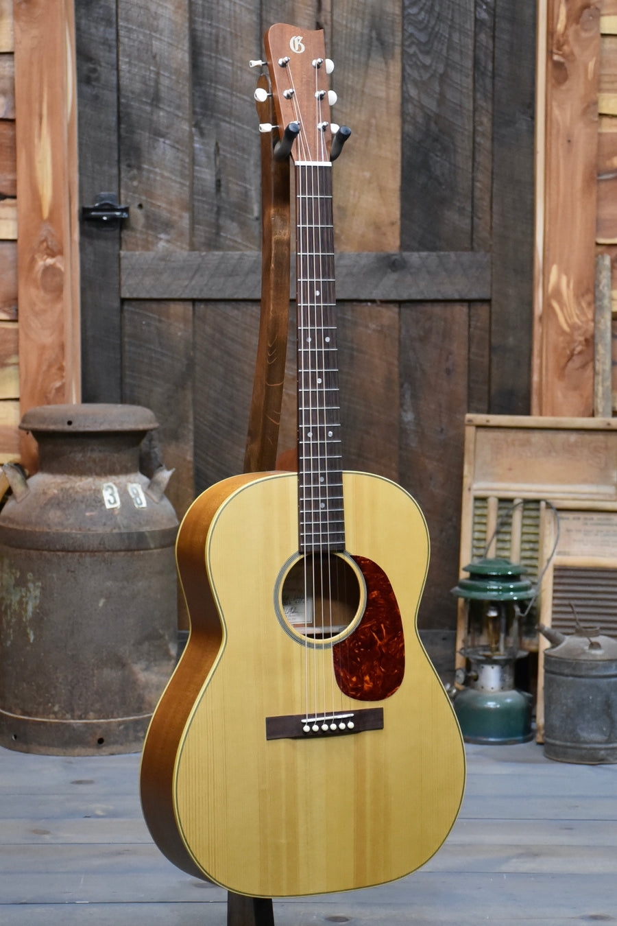 Gallagher Shelby Folk Dreadnought Guitar With Case