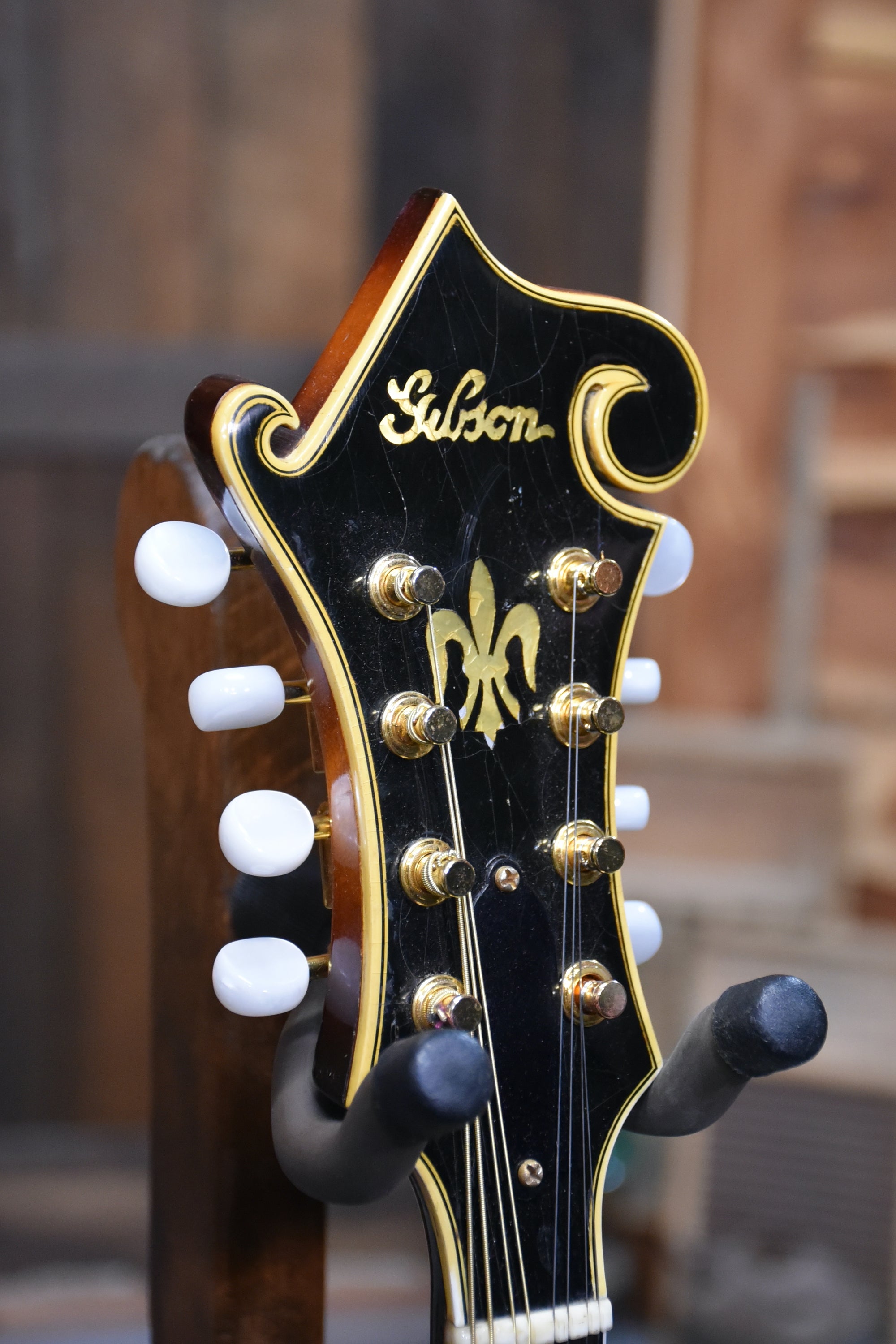 Pre-Owned 1941 F-5 Gibson F-Style Mandolin with Case