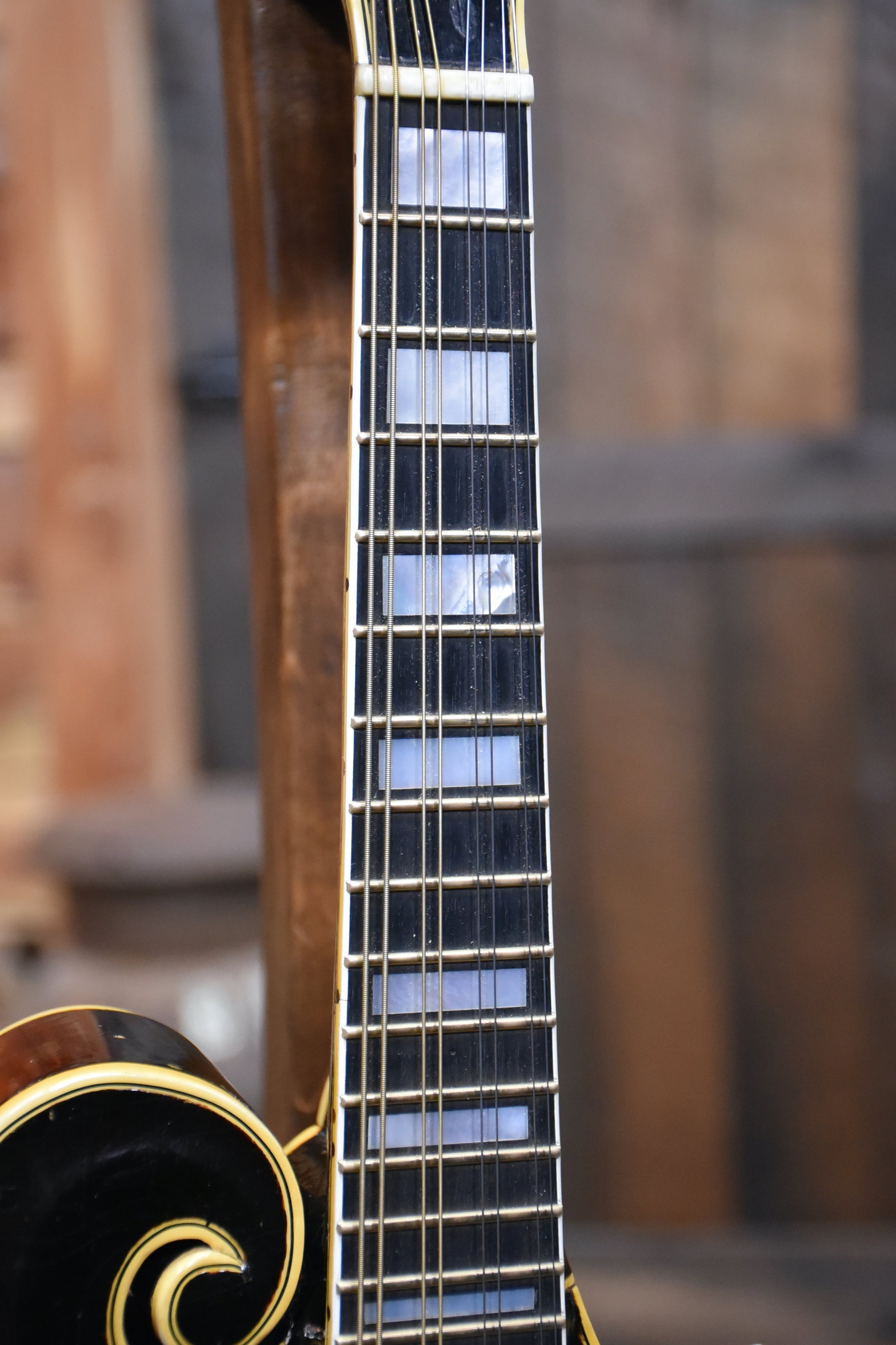 Pre-Owned 1941 F-5 Gibson F-Style Mandolin with Case