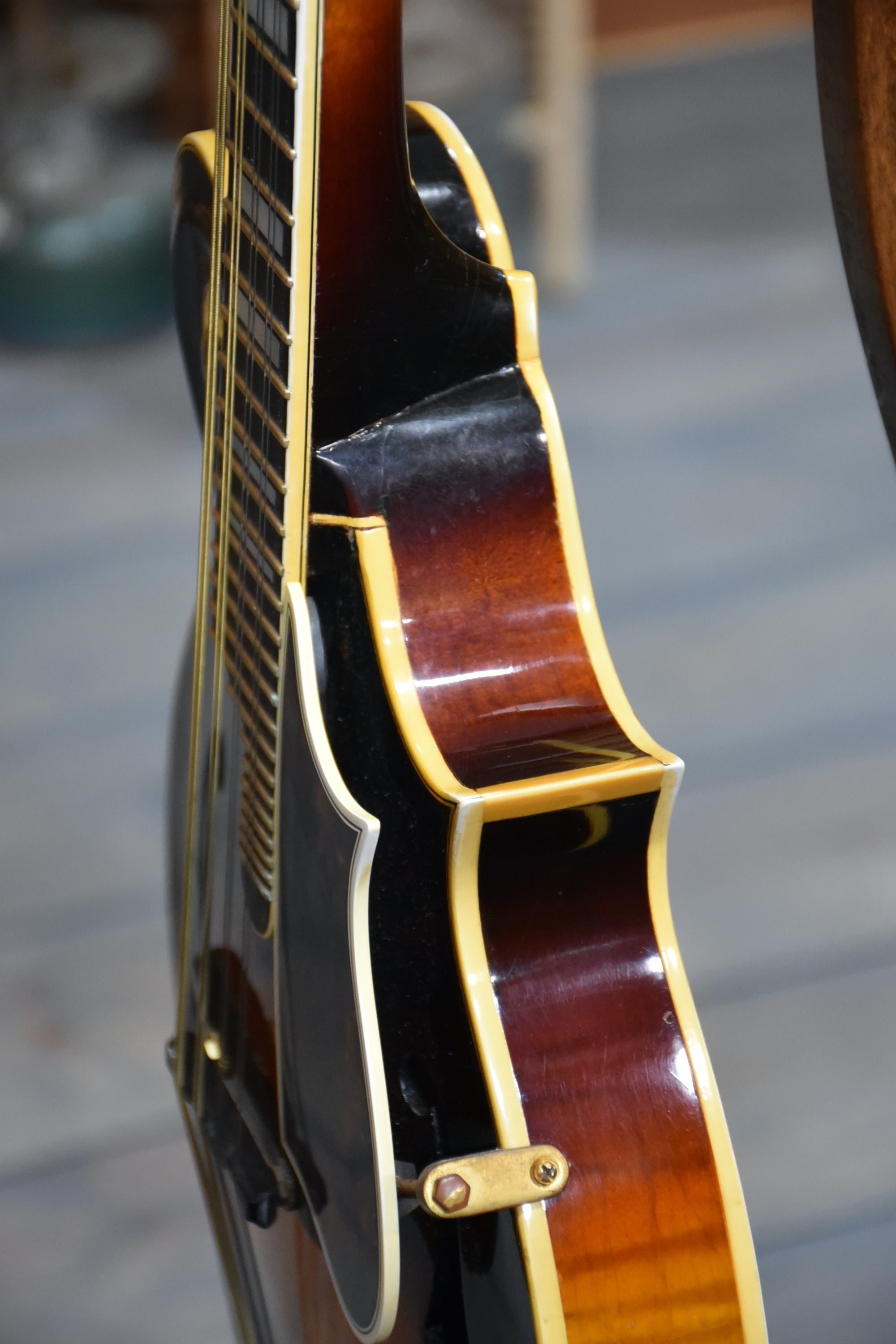 Pre-Owned 1941 F-5 Gibson F-Style Mandolin with Case
