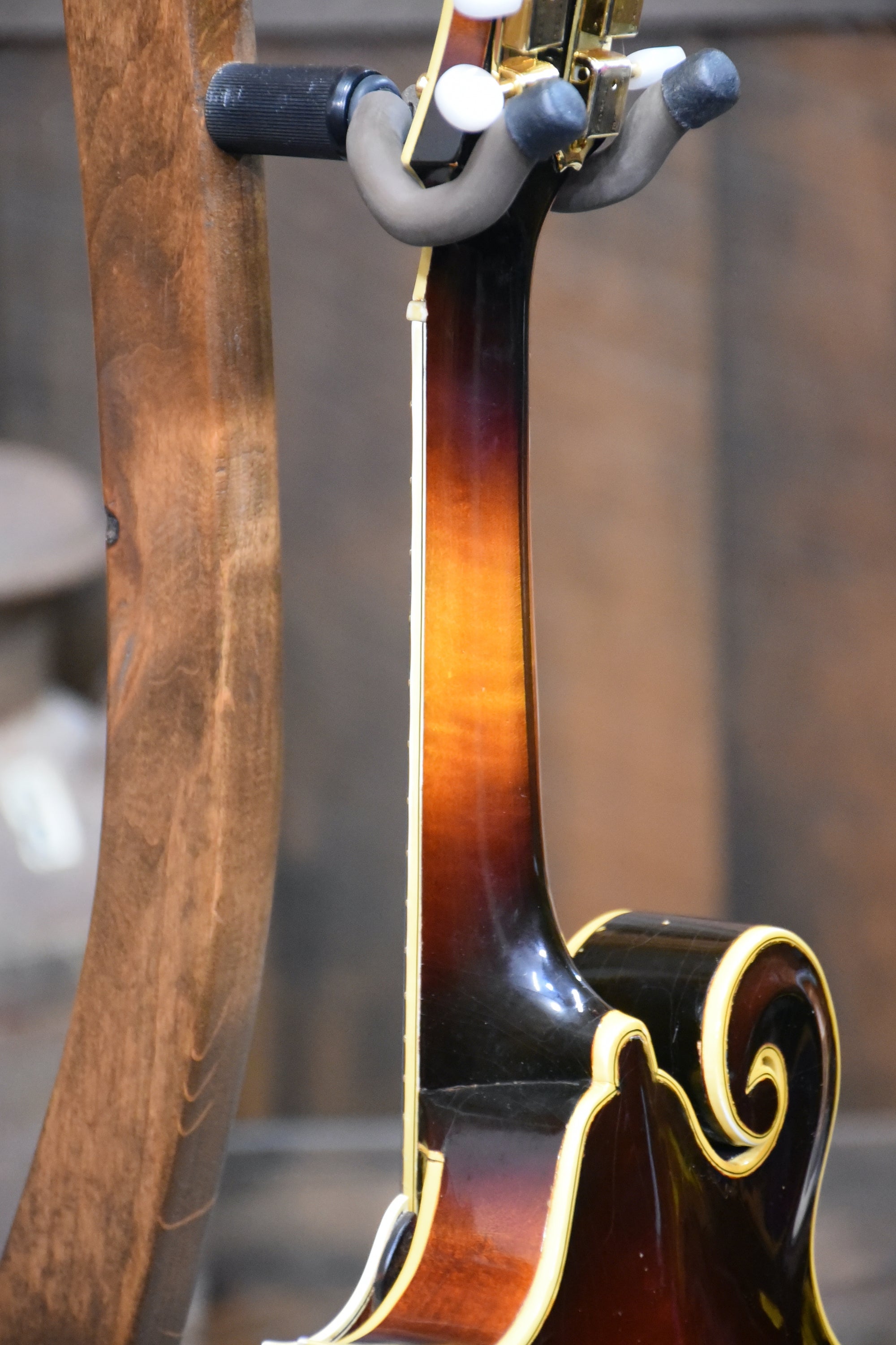 Pre-Owned 1941 F-5 Gibson F-Style Mandolin with Case