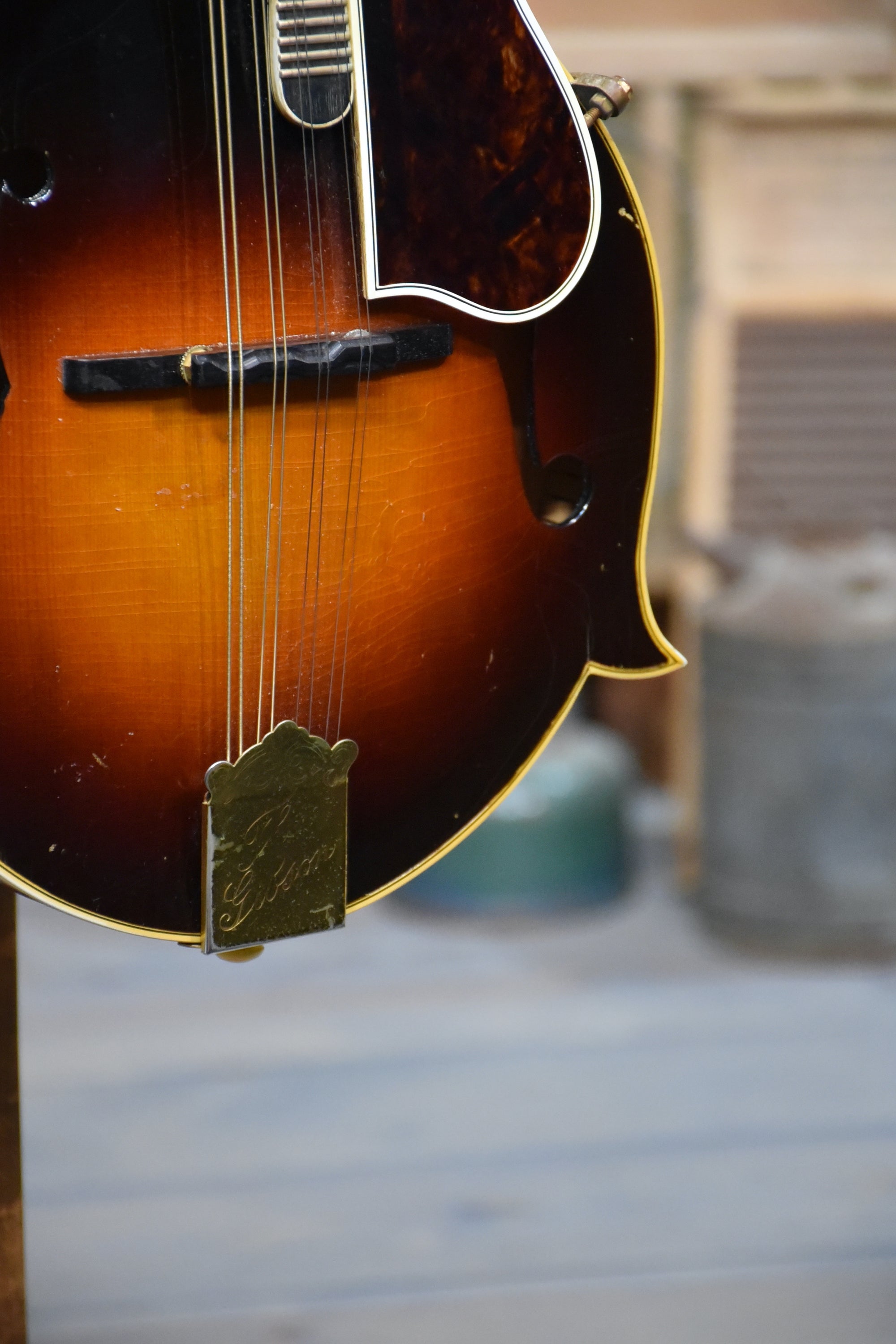 Pre-Owned 1941 F-5 Gibson F-Style Mandolin with Case