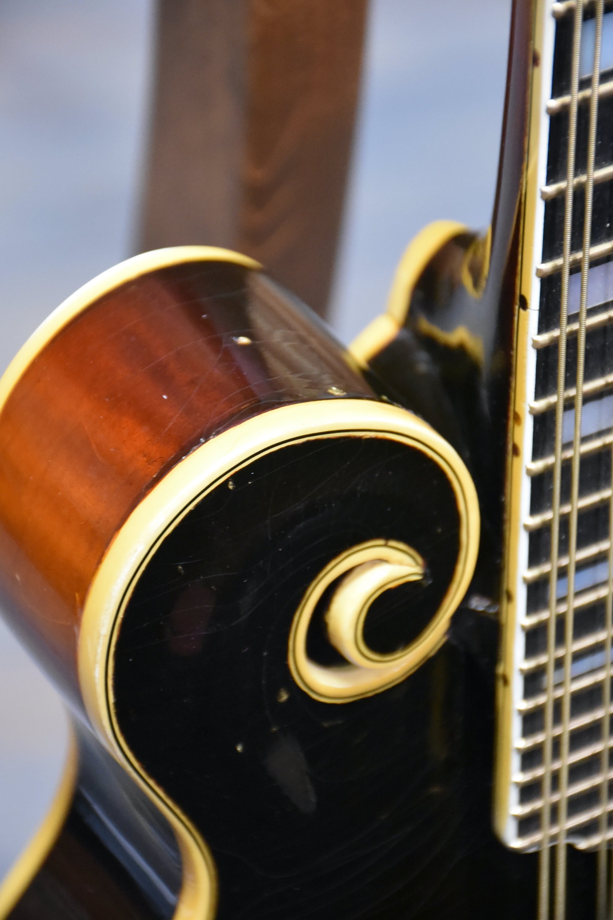 Pre-Owned 1941 F-5 Gibson F-Style Mandolin with Case