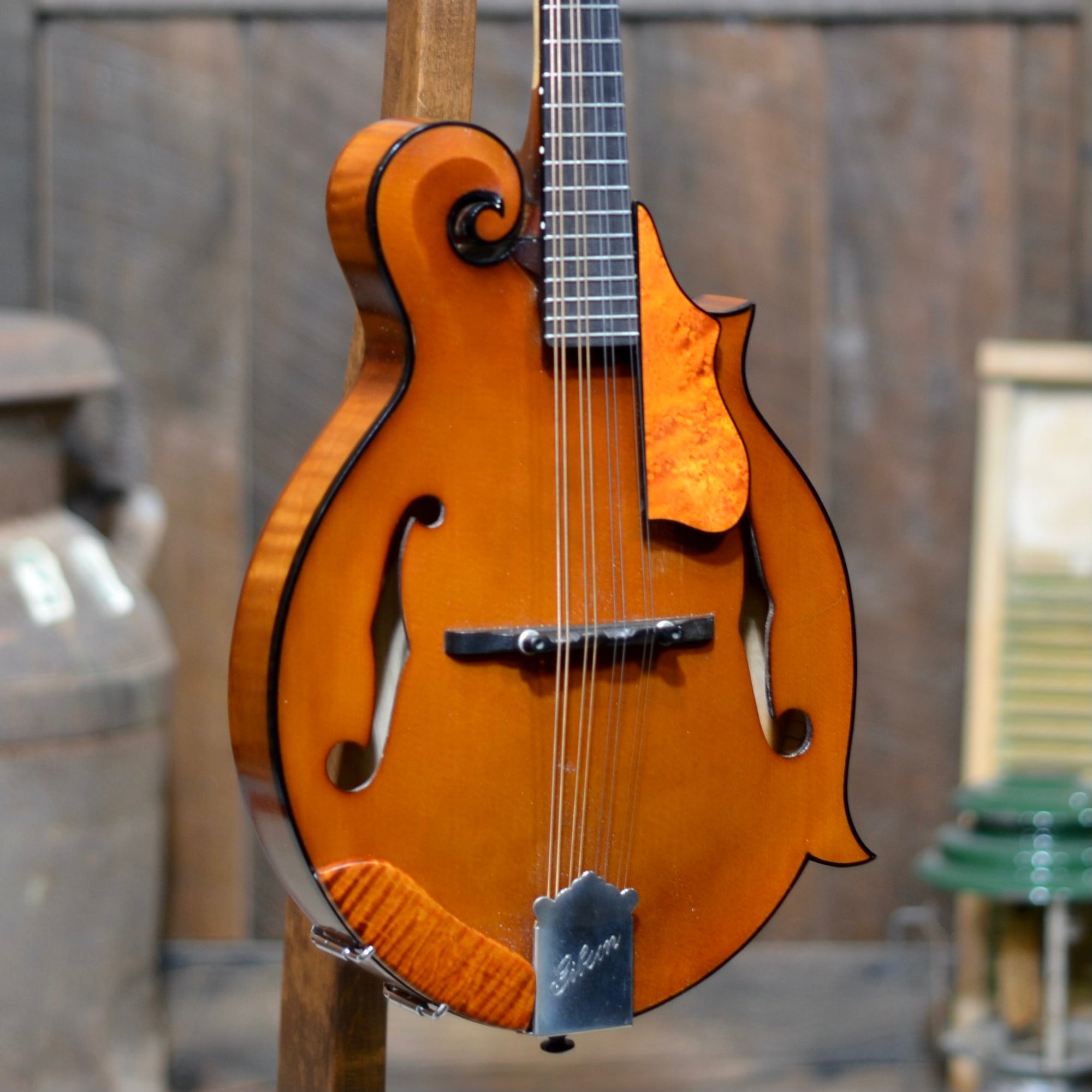 Pre-Owned Gibson Master Model F9 F-Style Mandolin With Case