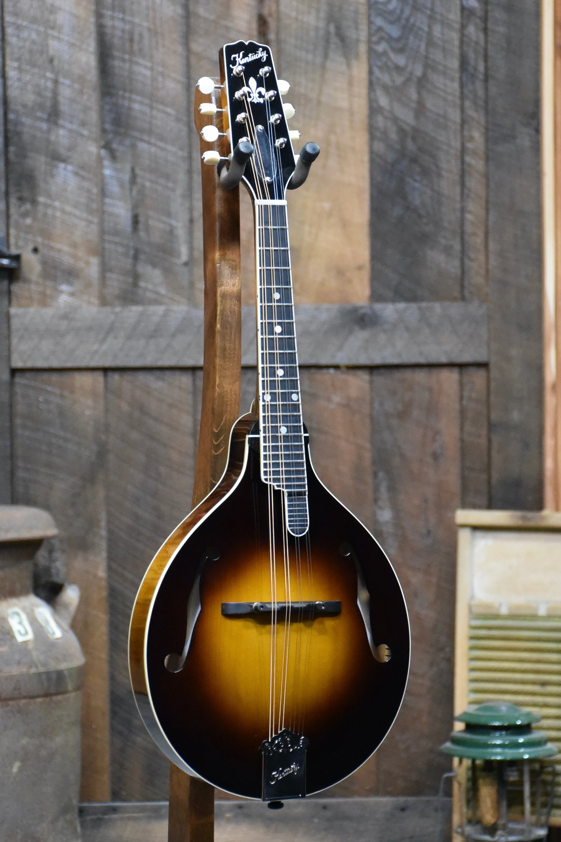 Kentucky KM-950 A-Style Mandolin With Case