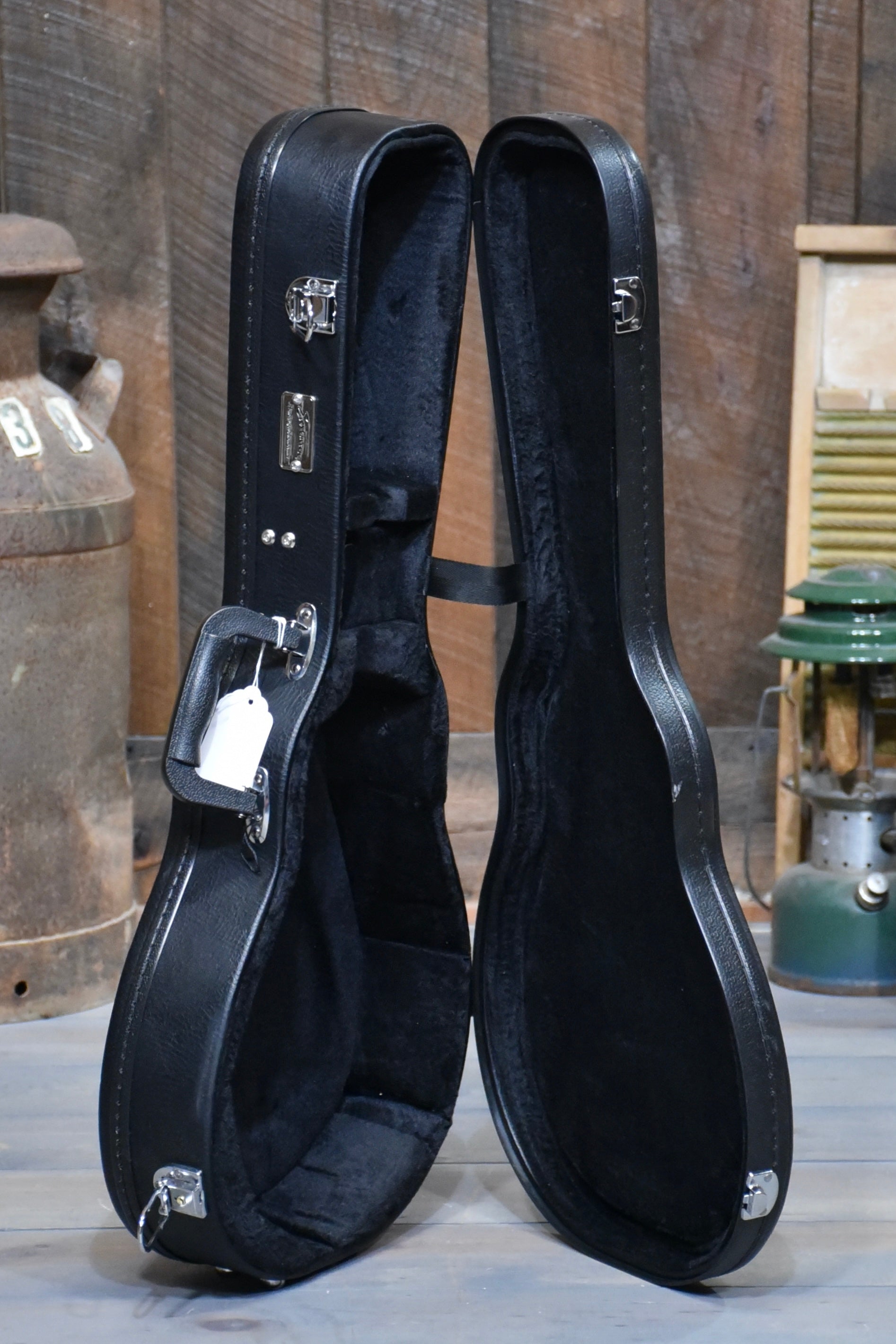 Eastman MD514 Oval Hole Mandolin With Case