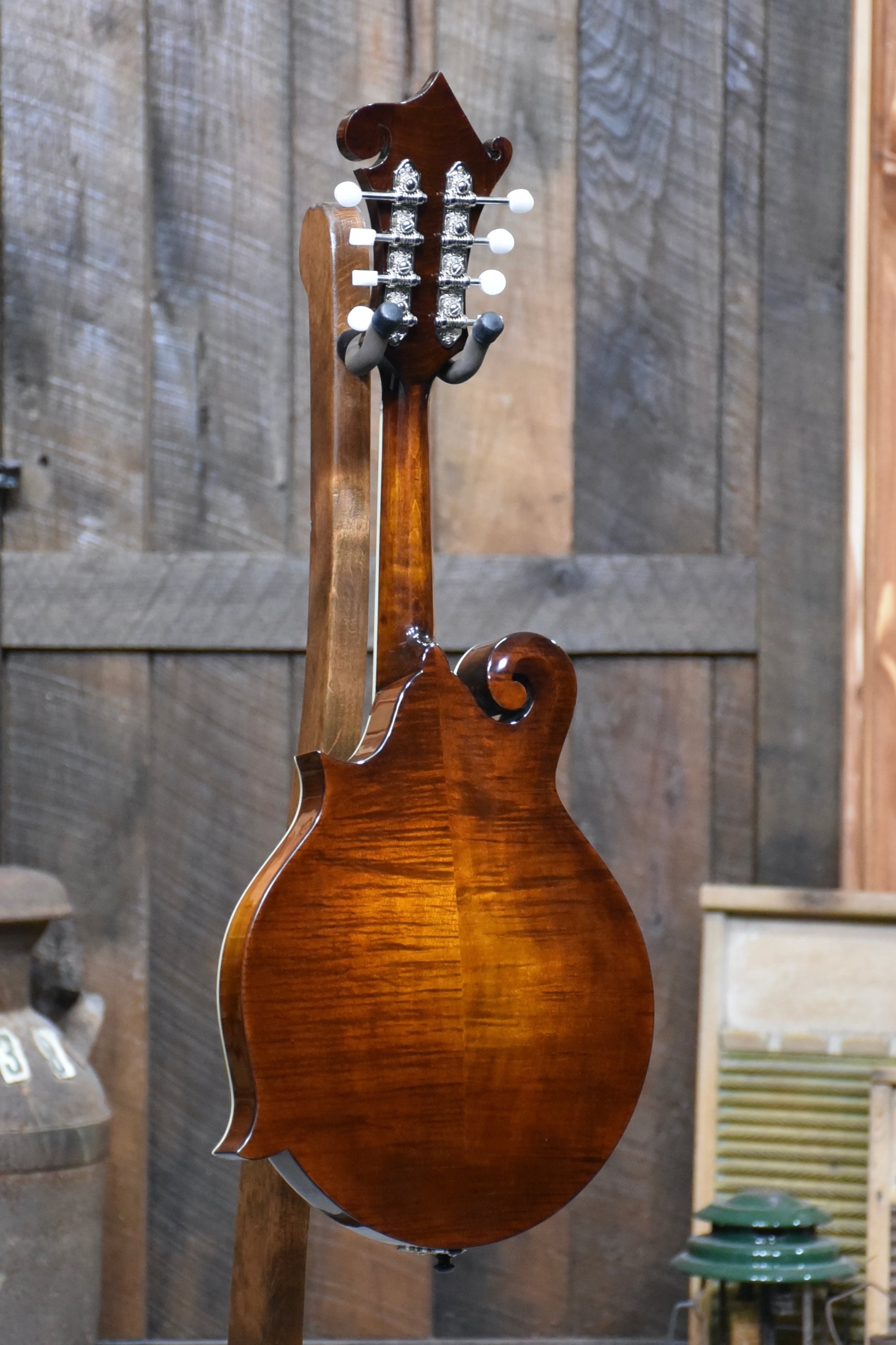 Eastman MD514 Oval Hole Mandolin With Case