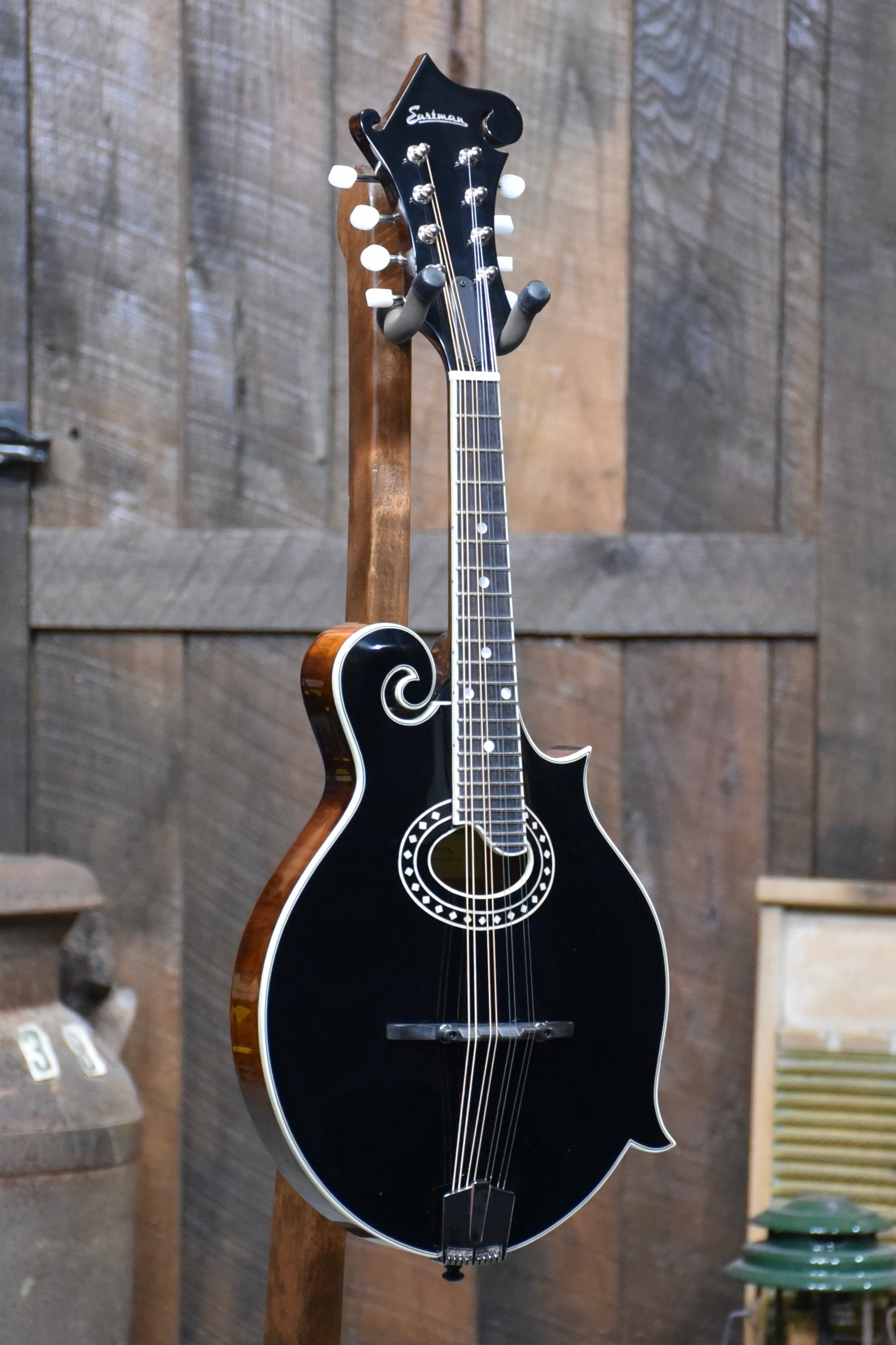 Eastman MD514 Oval Hole Mandolin With Case