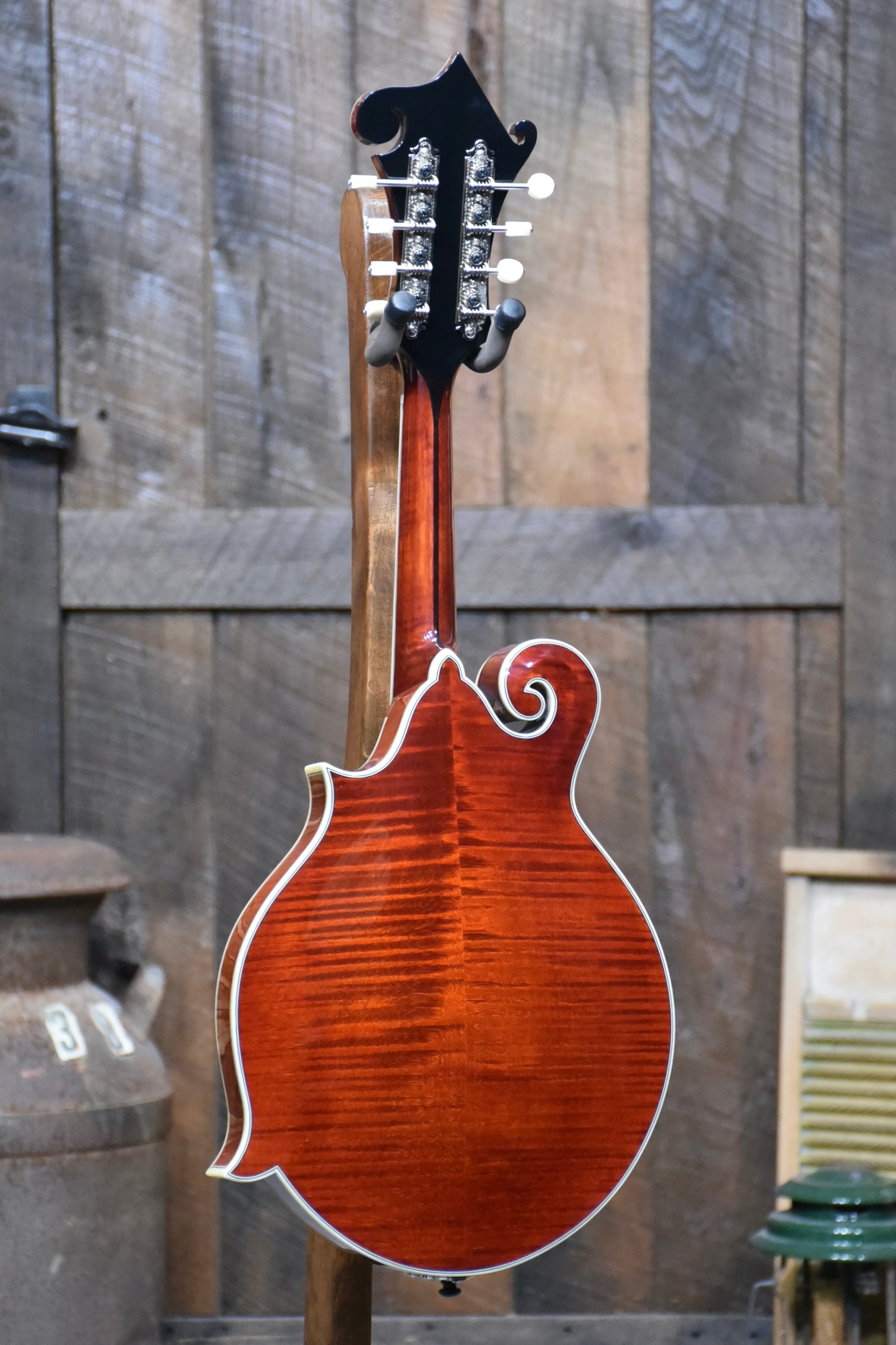 Eastman MD814 Oval Hole Mandolin With Case