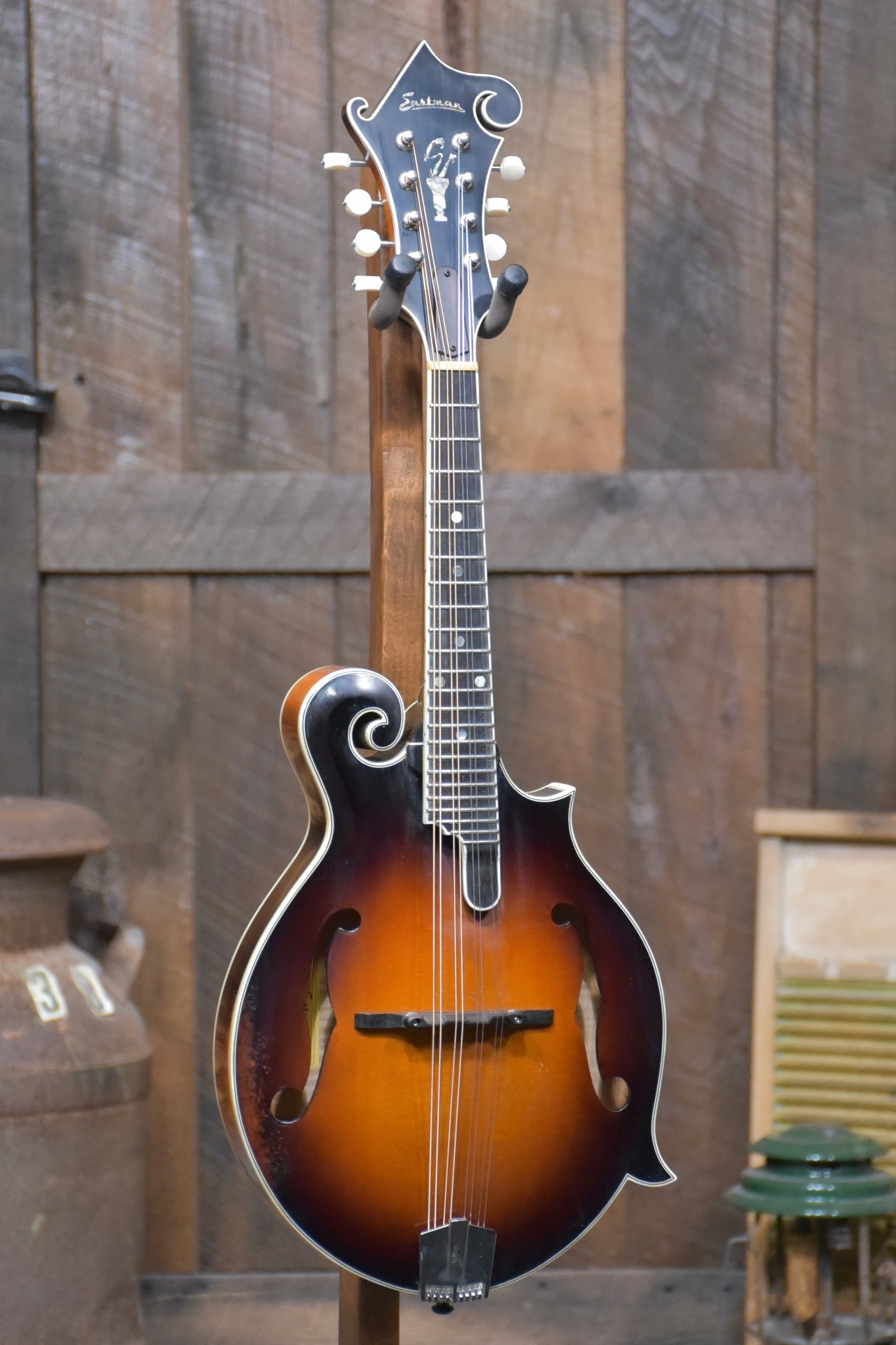 Eastman MD815-V/SB Vintage Sunburst F-Style Mandolin With Case