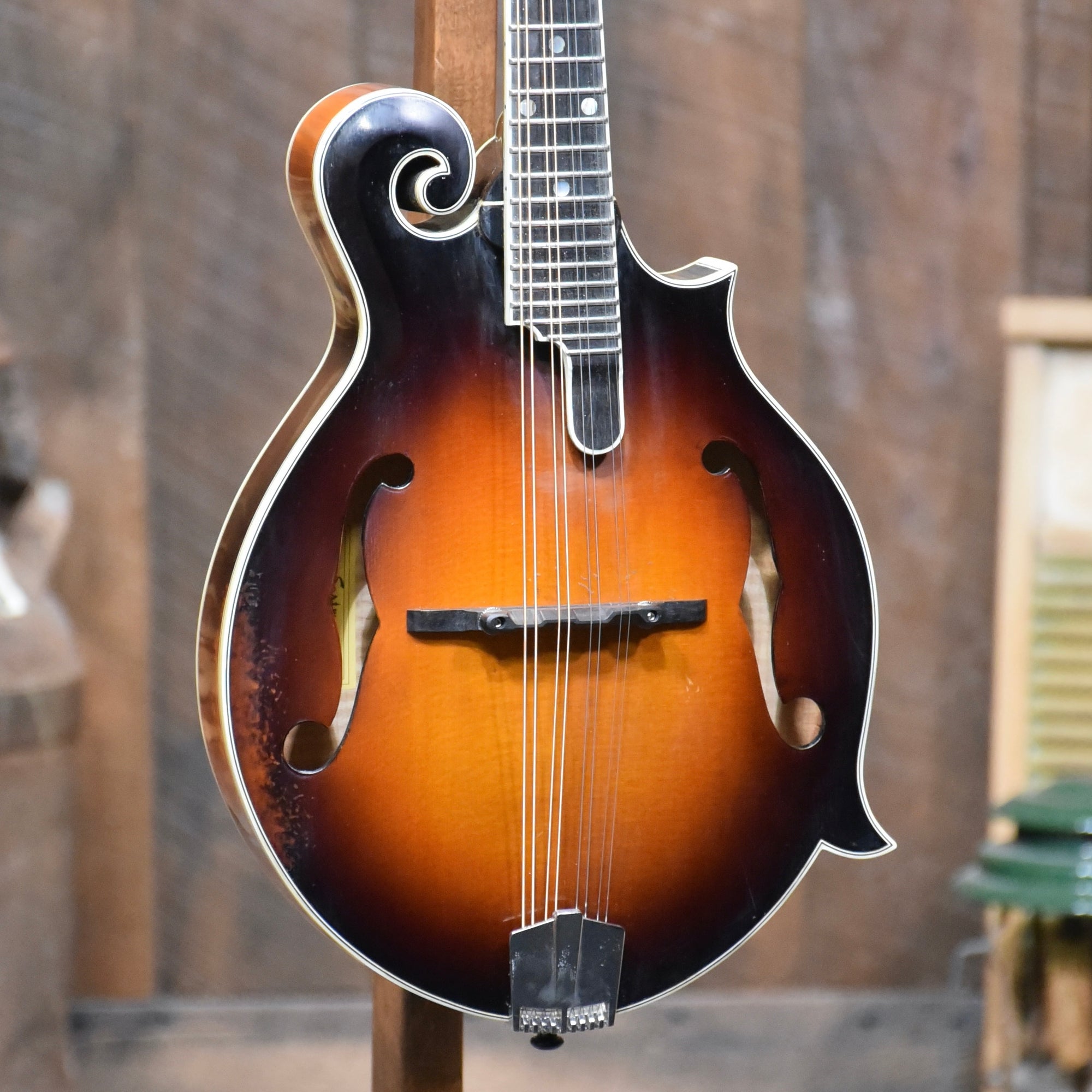 Eastman MD815-V/SB Vintage Sunburst F-Style Mandolin With Case