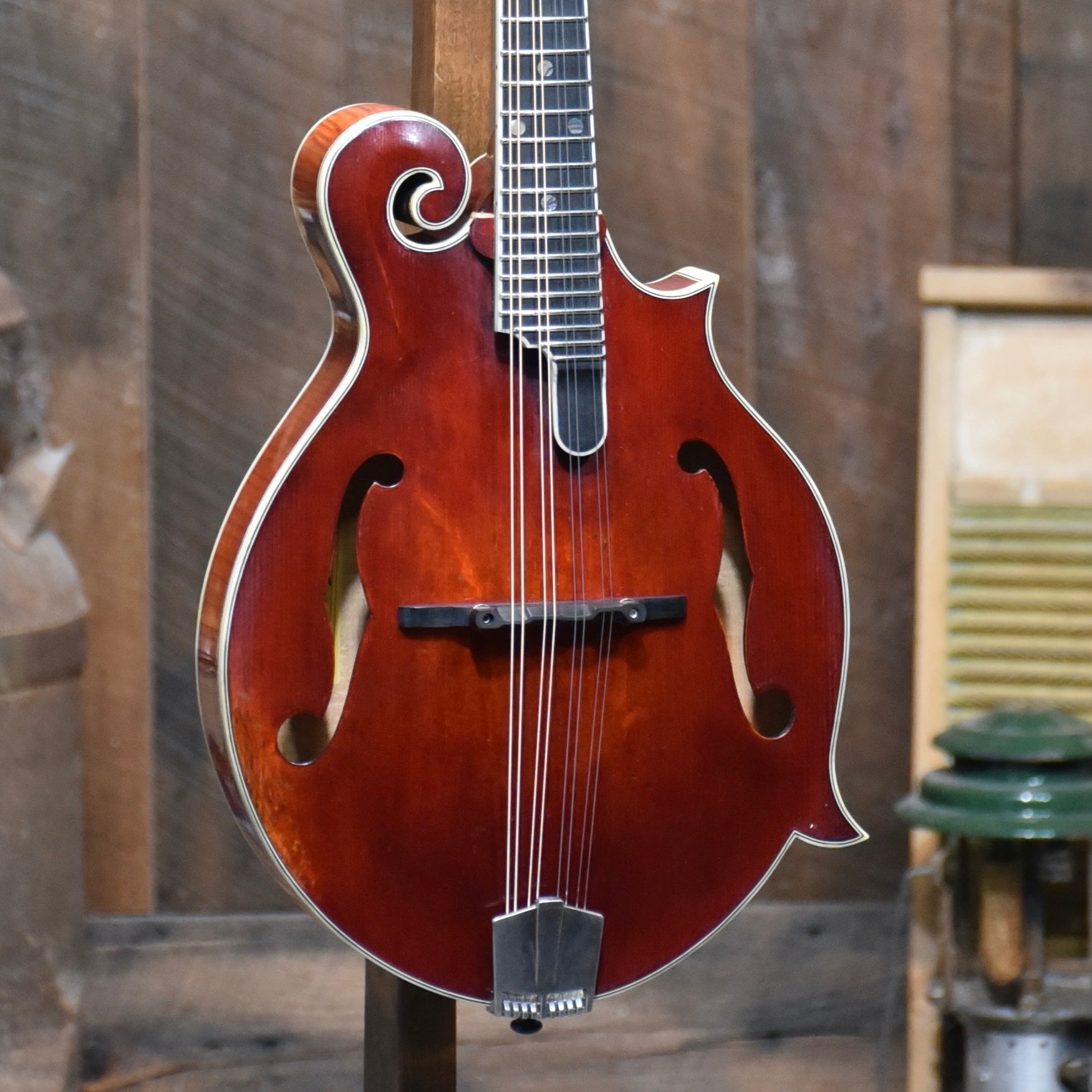 Eastman MD815V Distressed F-Style Mandolin With Case - Banjo