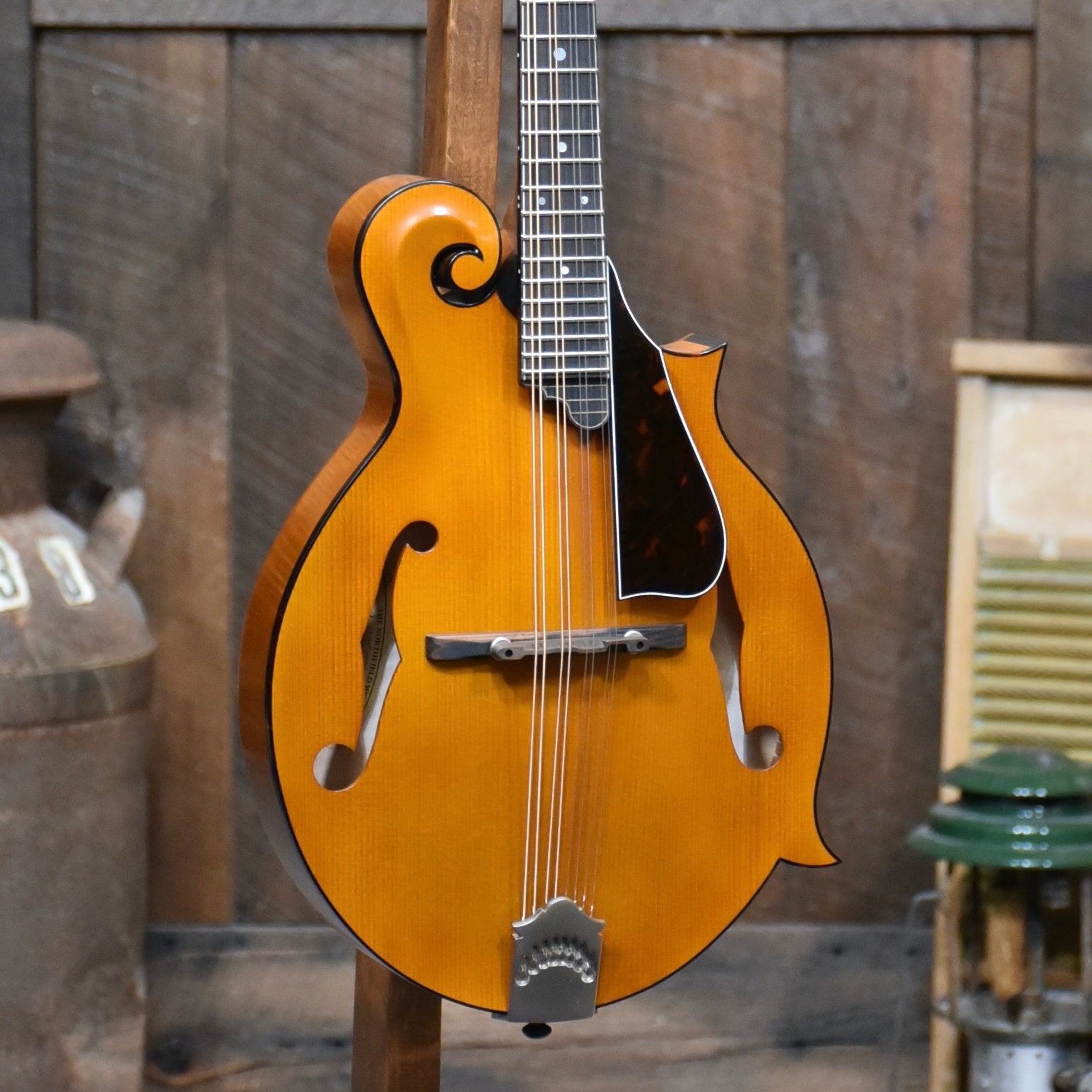 Northfield F5S Honey Wide-Nut F-Style Mandolin With Case