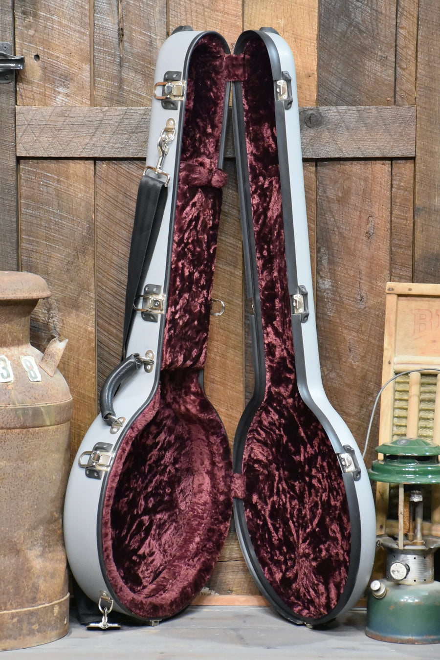 Pre-Owned Calton Cases Bluegrass Resonator Banjo Flight Case - Grey With Burgundy Interior