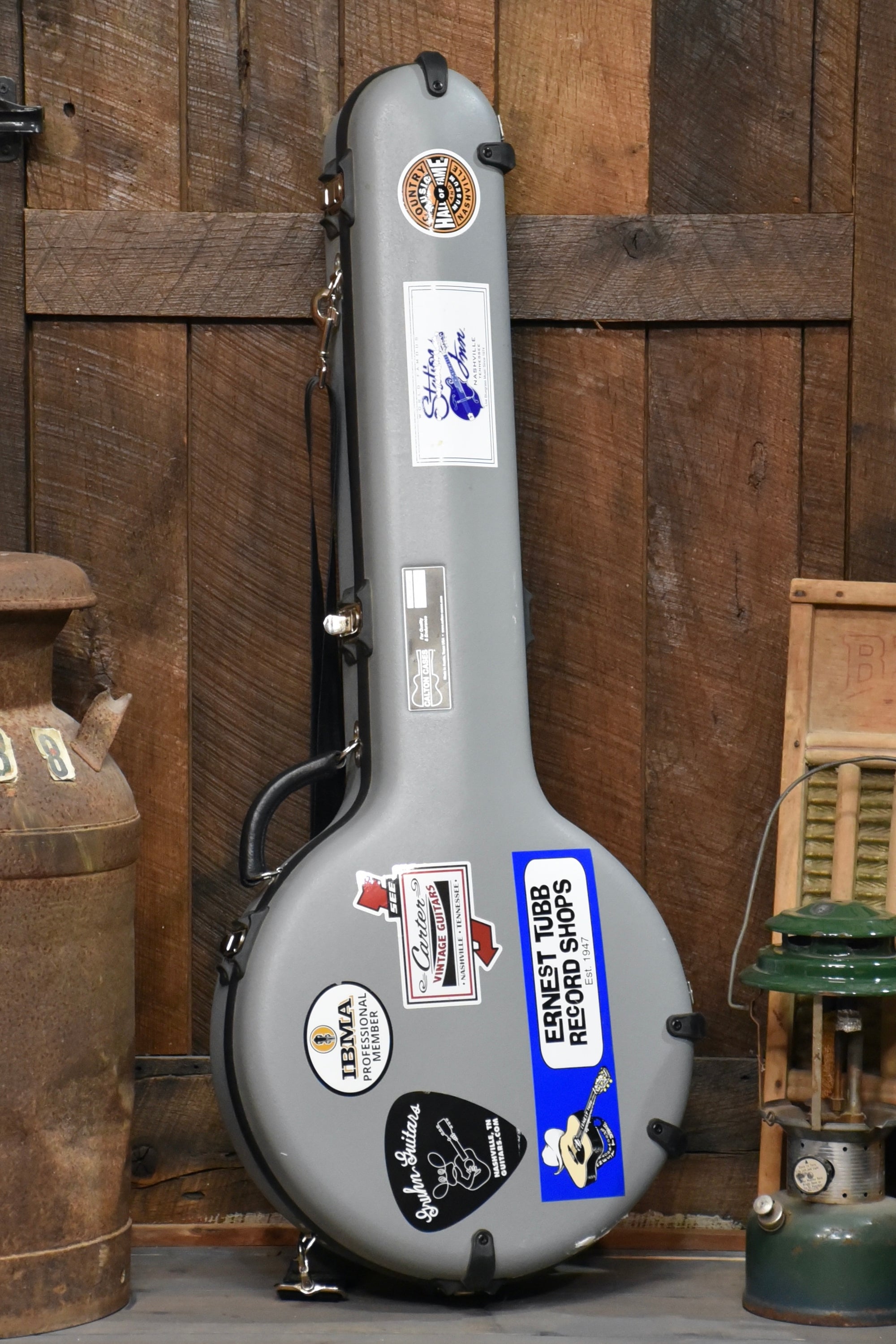 Pre-Owned Calton Cases Bluegrass Resonator Banjo Flight Case - Grey With Burgundy Interior