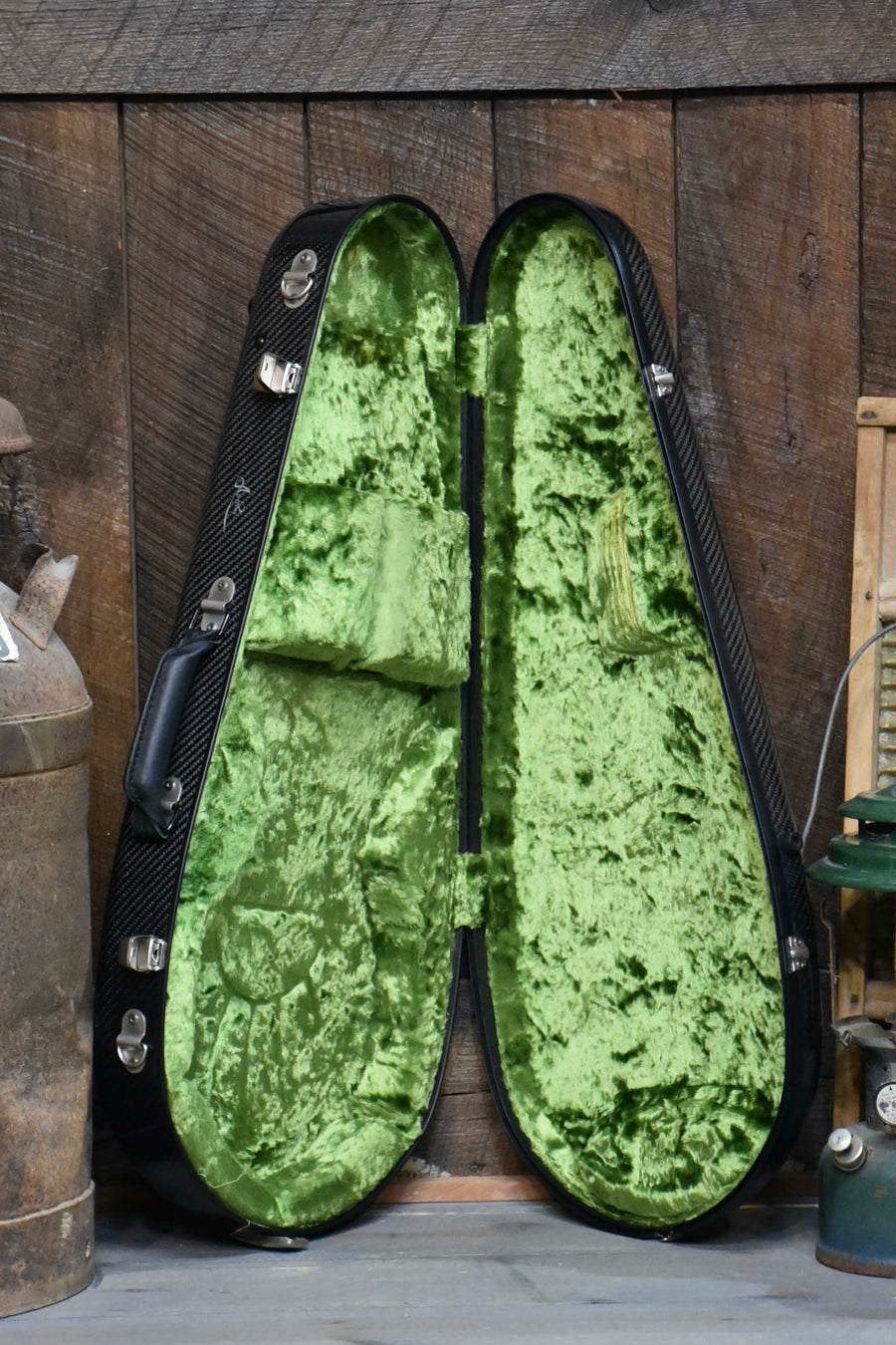 Pre-Owned Airloom Tura Deluxe Carbon Fiber Mandolin Case