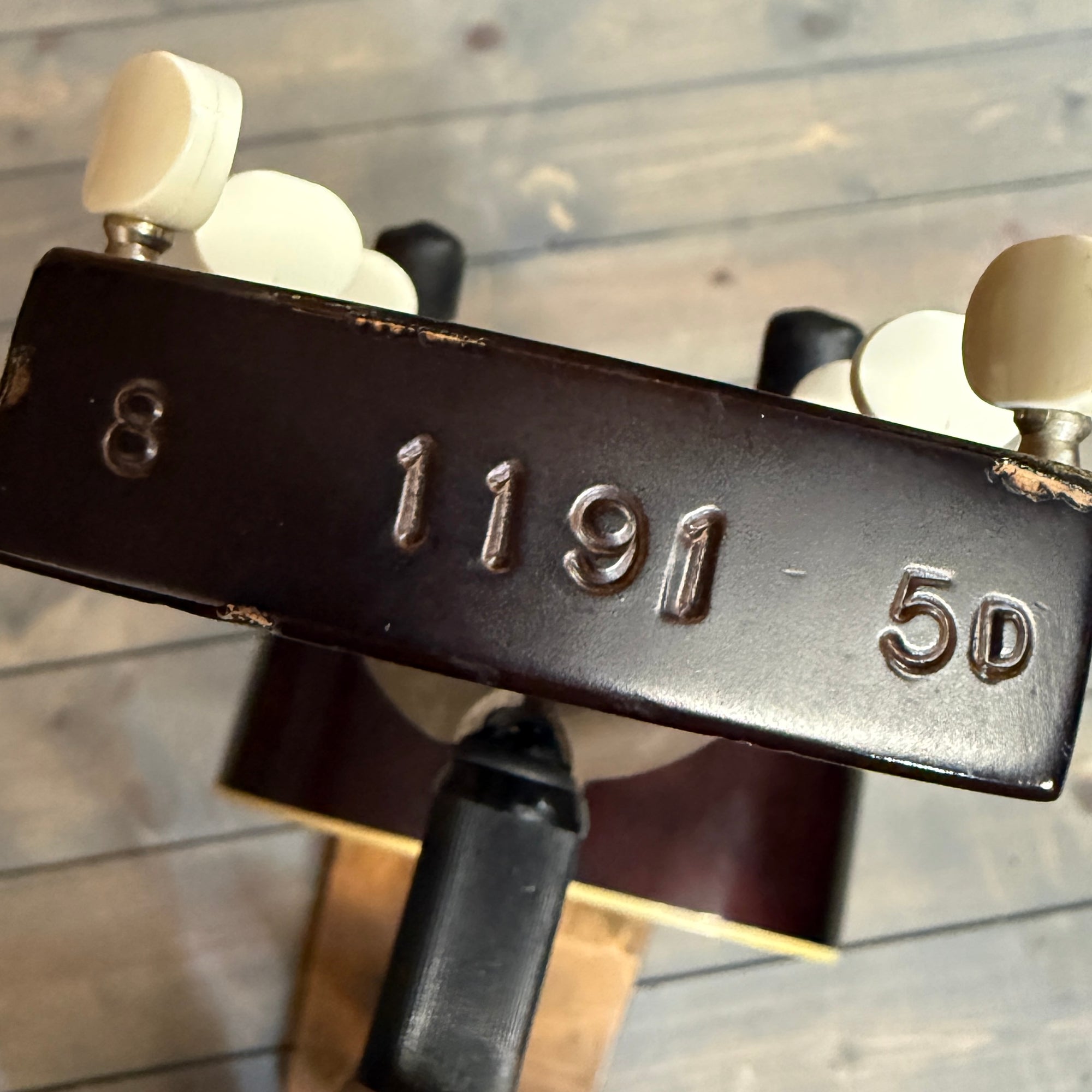 Pre-Owned 1981 Roundneck Dobro with Case