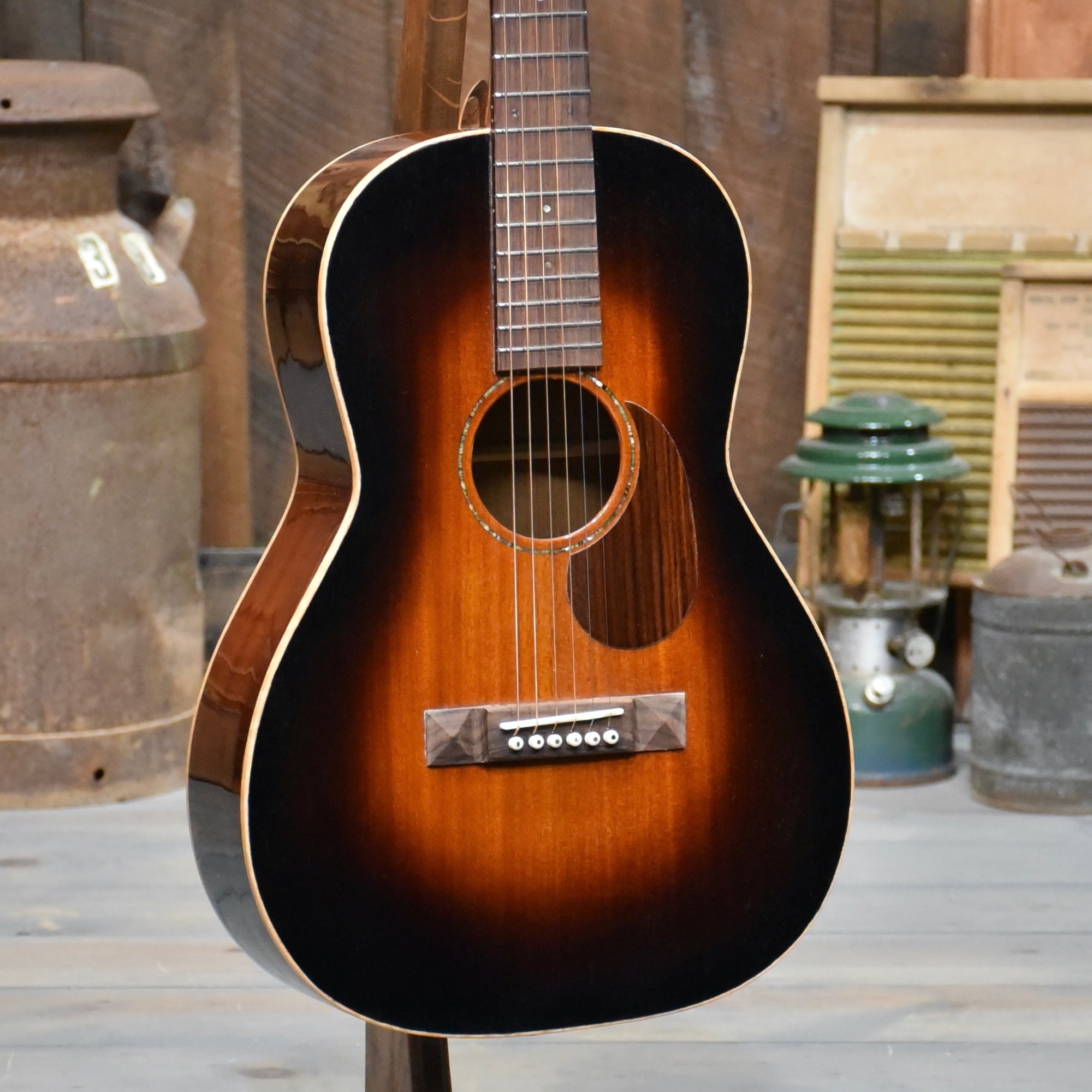 Pre-Owned Hinde 00 Size Guitar With Case